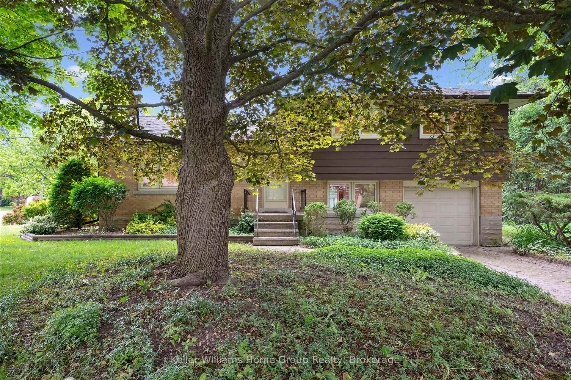 Photo 3 of 34 Hales Crescent, Guelph, Dovercliffe Park/Old University — HOMEH