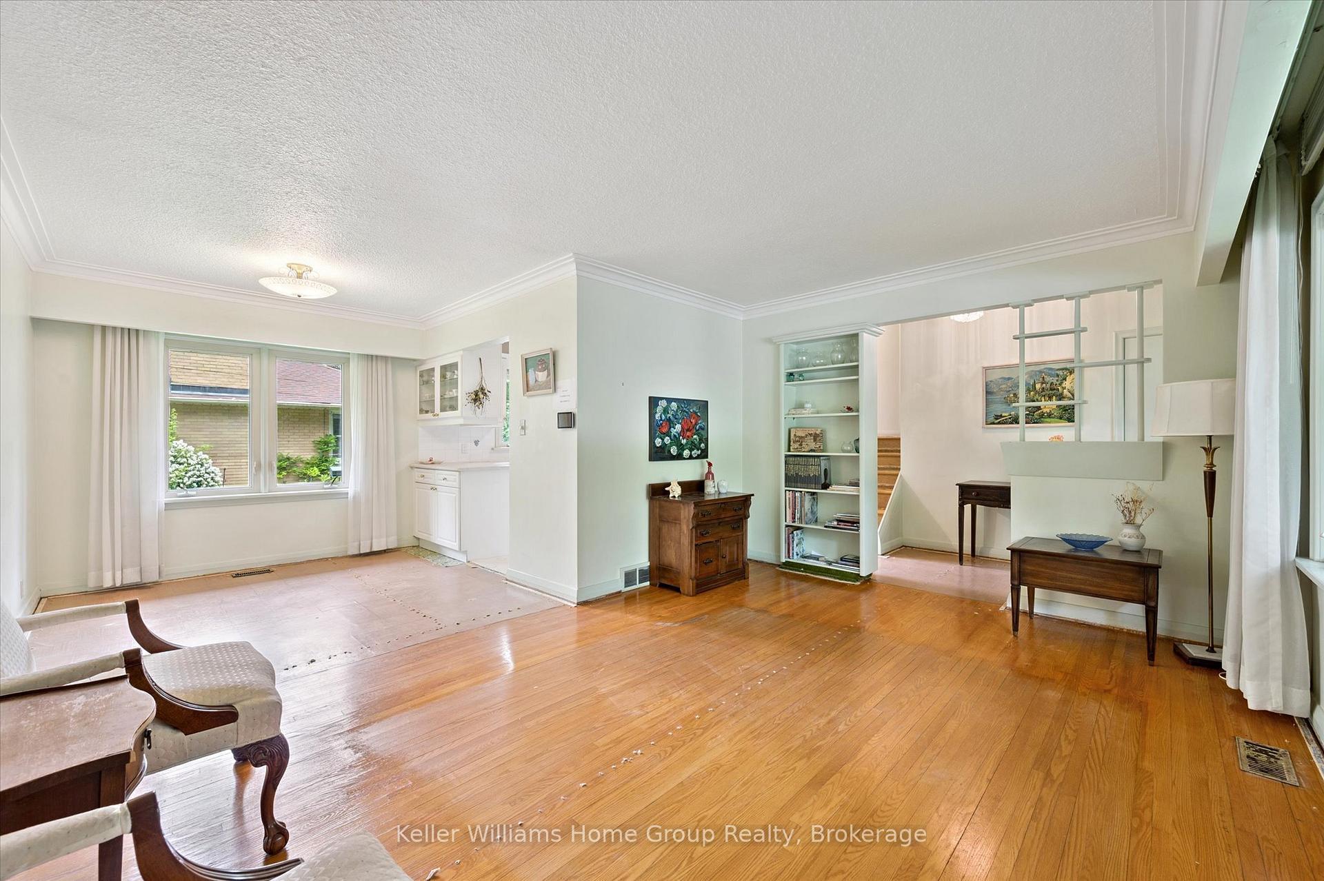 Photo 10 of 34 Hales Crescent, Guelph, Dovercliffe Park/Old University — HOMEH
