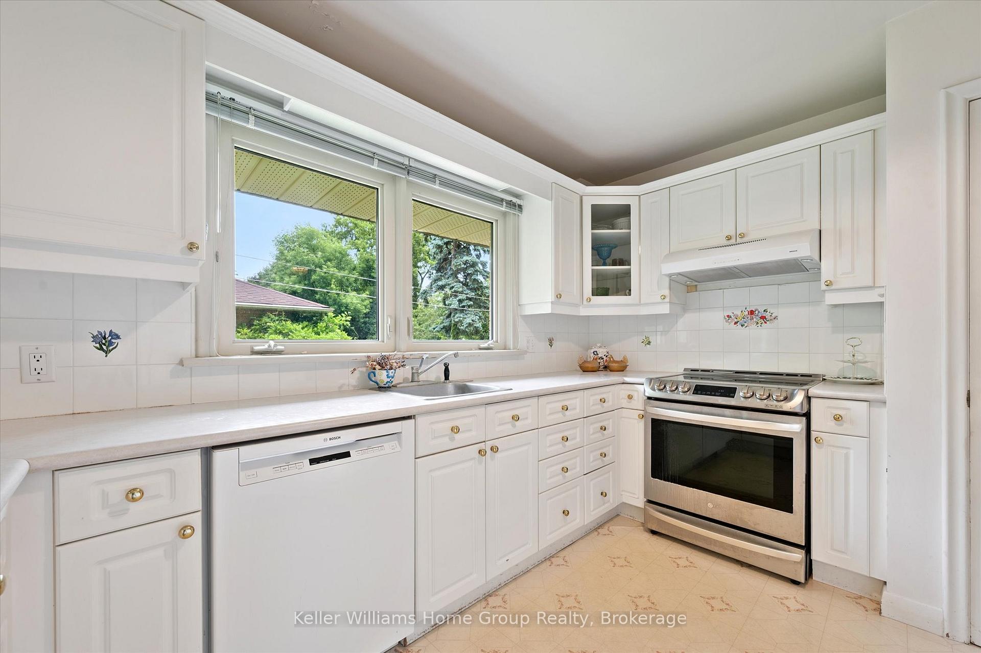 Photo 14 of 34 Hales Crescent, Guelph, Dovercliffe Park/Old University — HOMEH