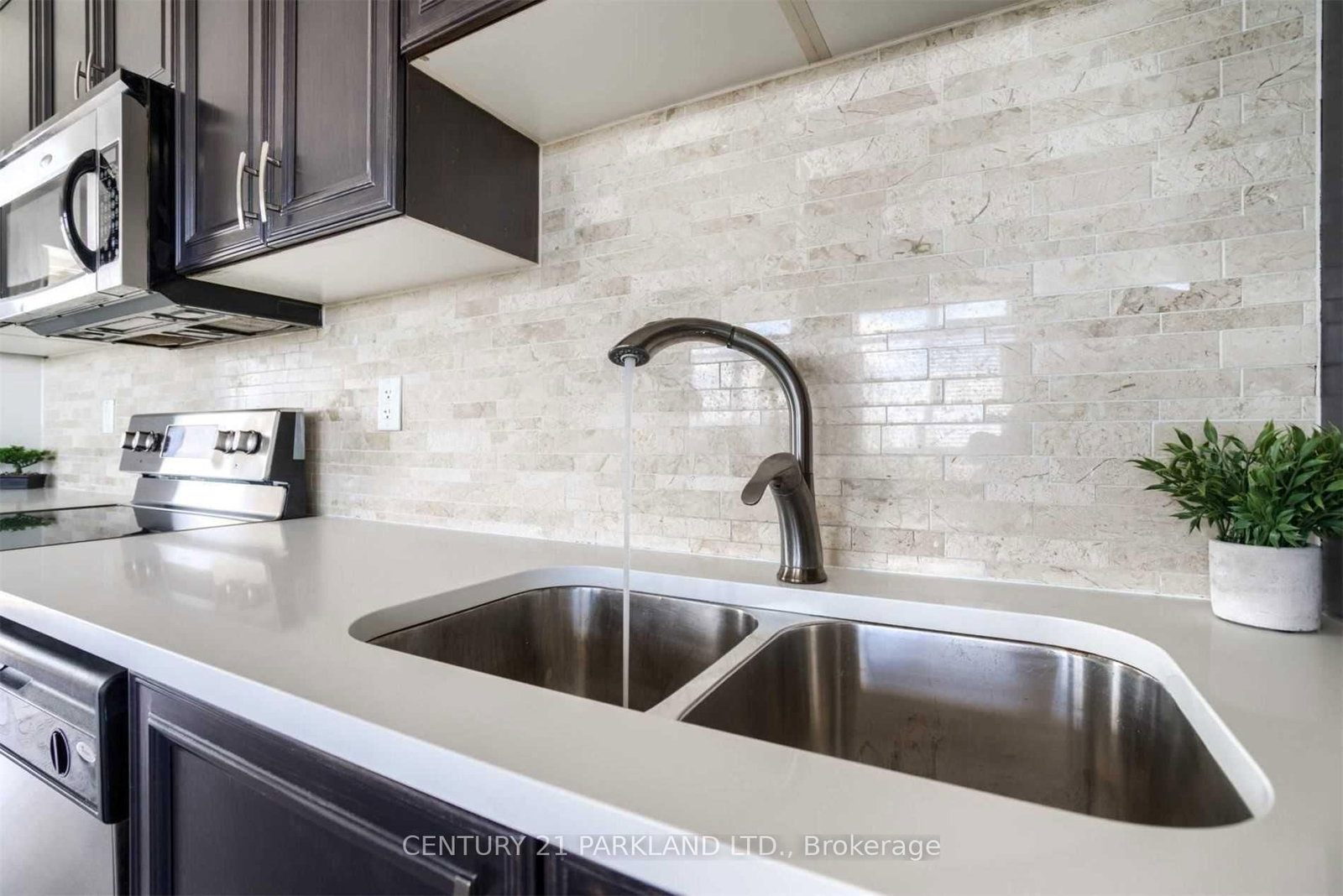 Photo 8 of Unit 1114, 9225 Jane St, Vaughan, Maple — HOMEH
