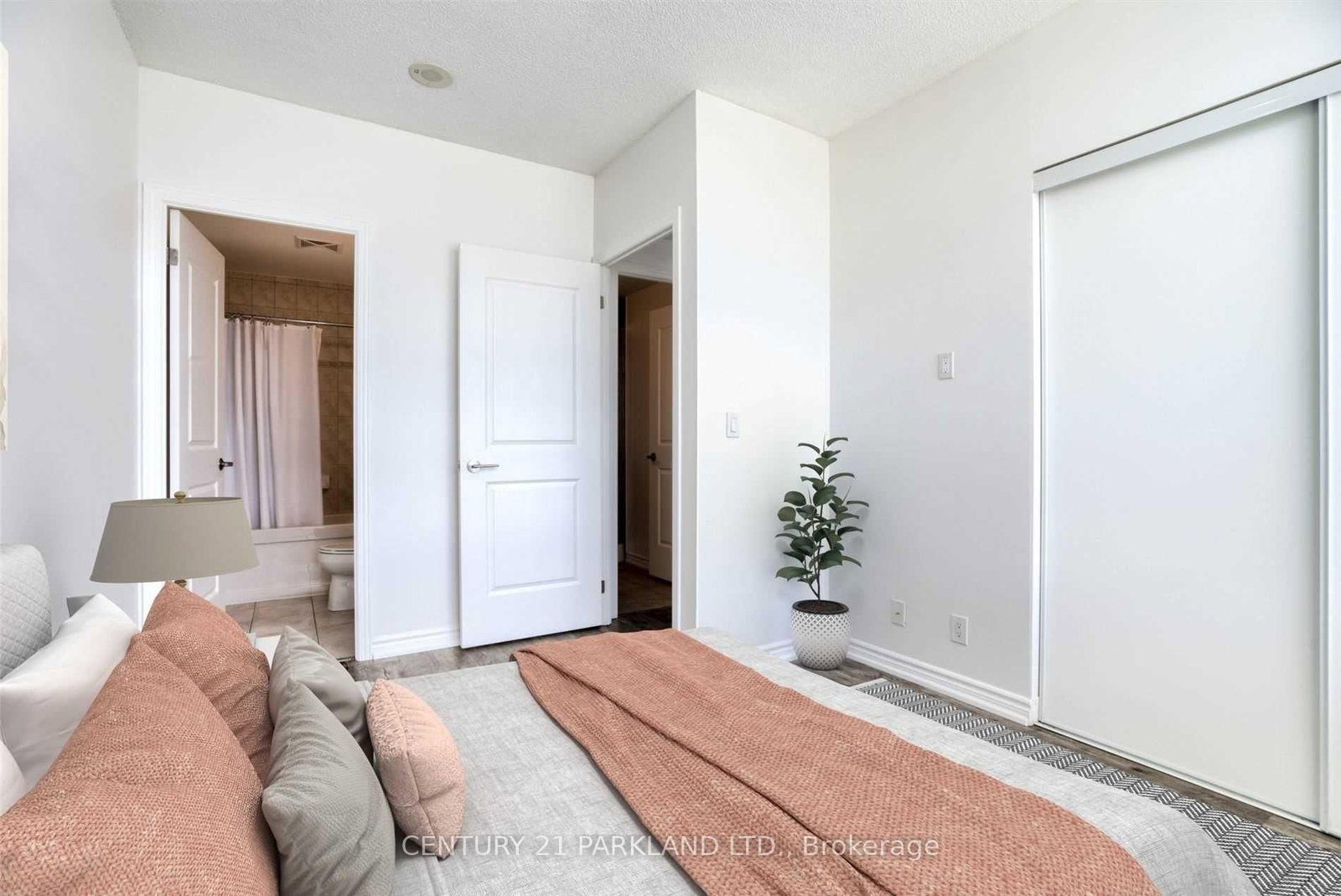 Photo 9 of Unit 1114, 9225 Jane St, Vaughan, Maple — HOMEH