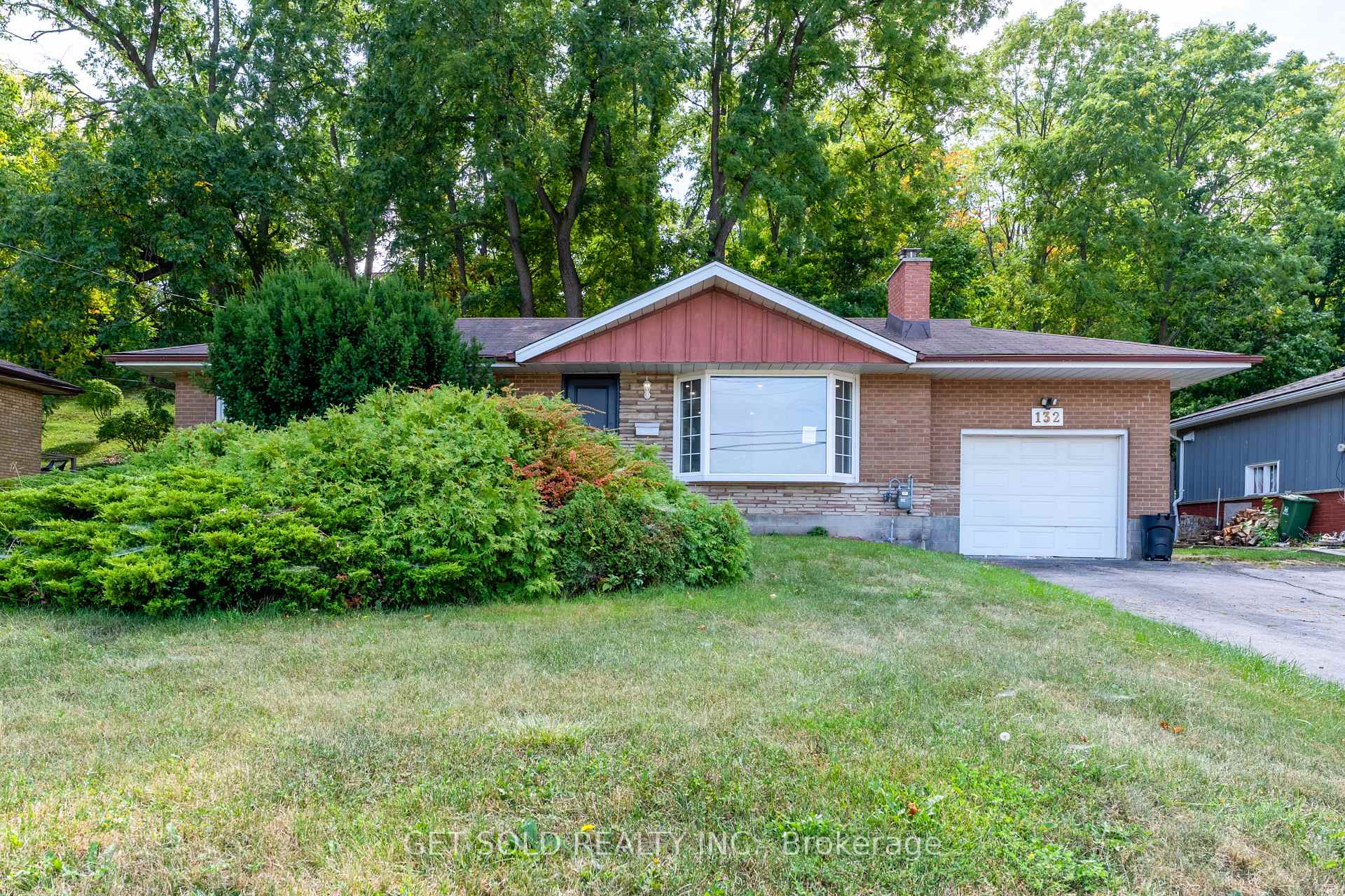 Photo 1 of 132 Pine Drive, Hamilton, Stoney Creek — HOMEH