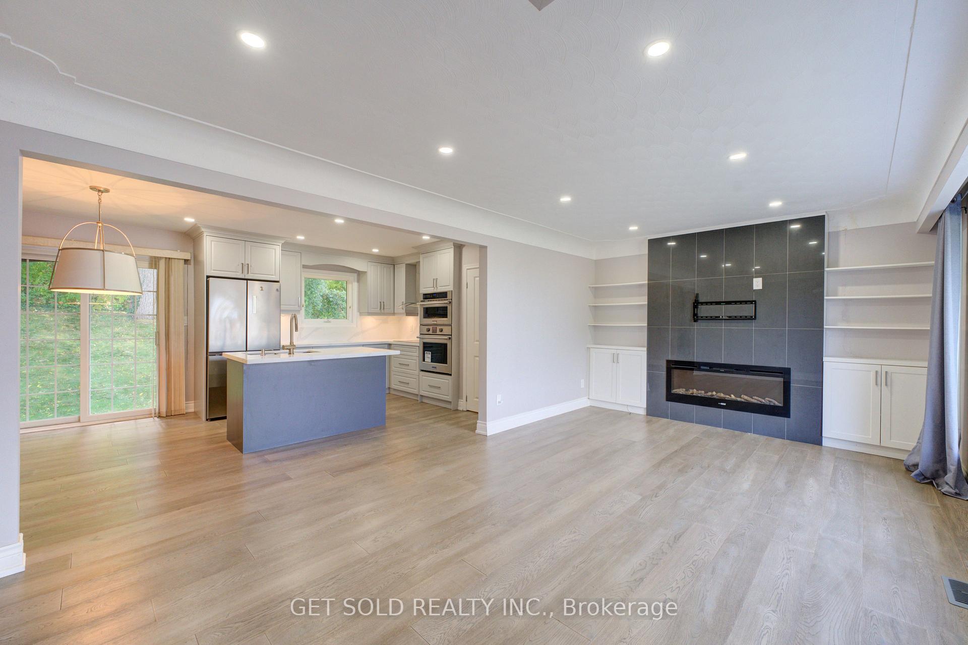 Photo 3 of 132 Pine Drive, Hamilton, Stoney Creek — HOMEH