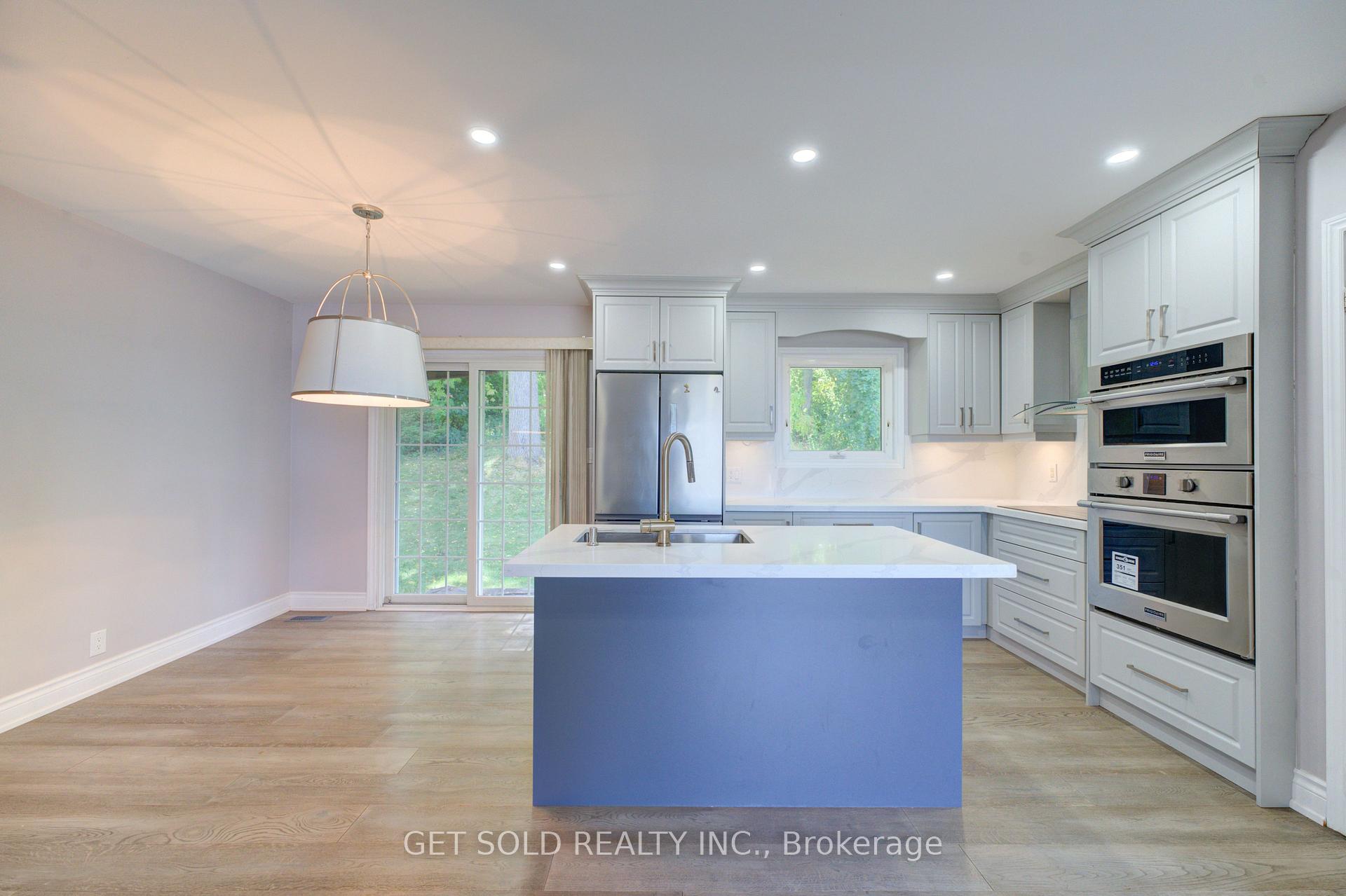 Photo 4 of 132 Pine Drive, Hamilton, Stoney Creek — HOMEH