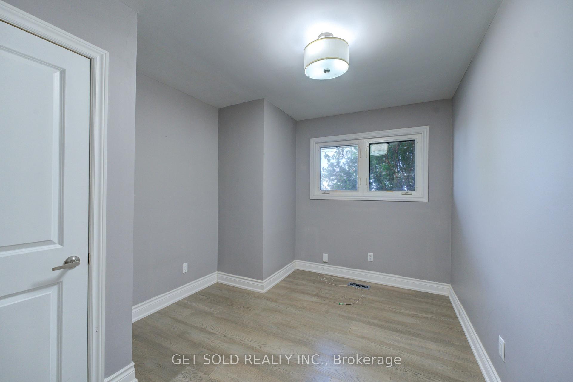 Photo 6 of 132 Pine Drive, Hamilton, Stoney Creek — HOMEH