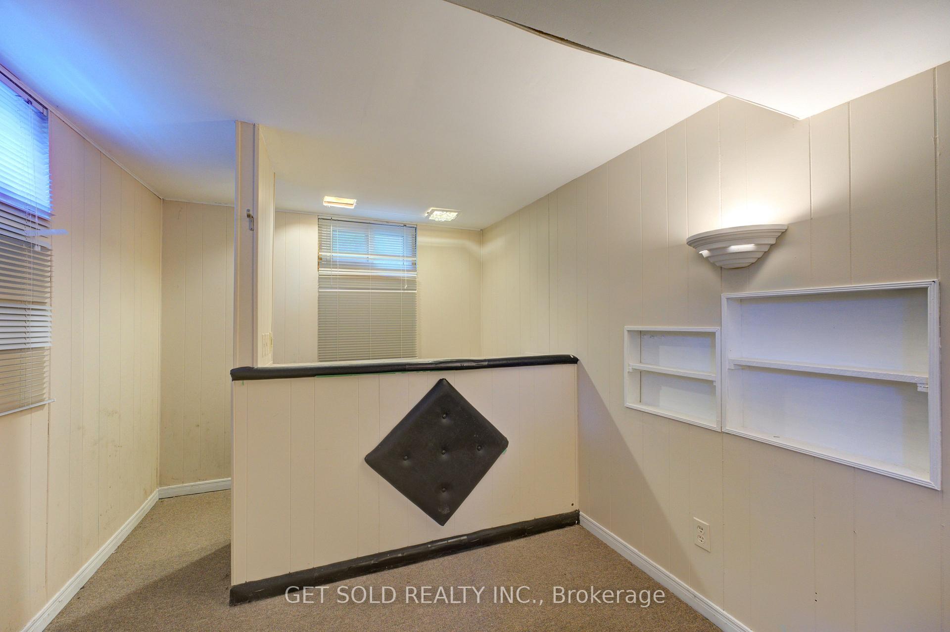 Photo 12 of 132 Pine Drive, Hamilton, Stoney Creek — HOMEH