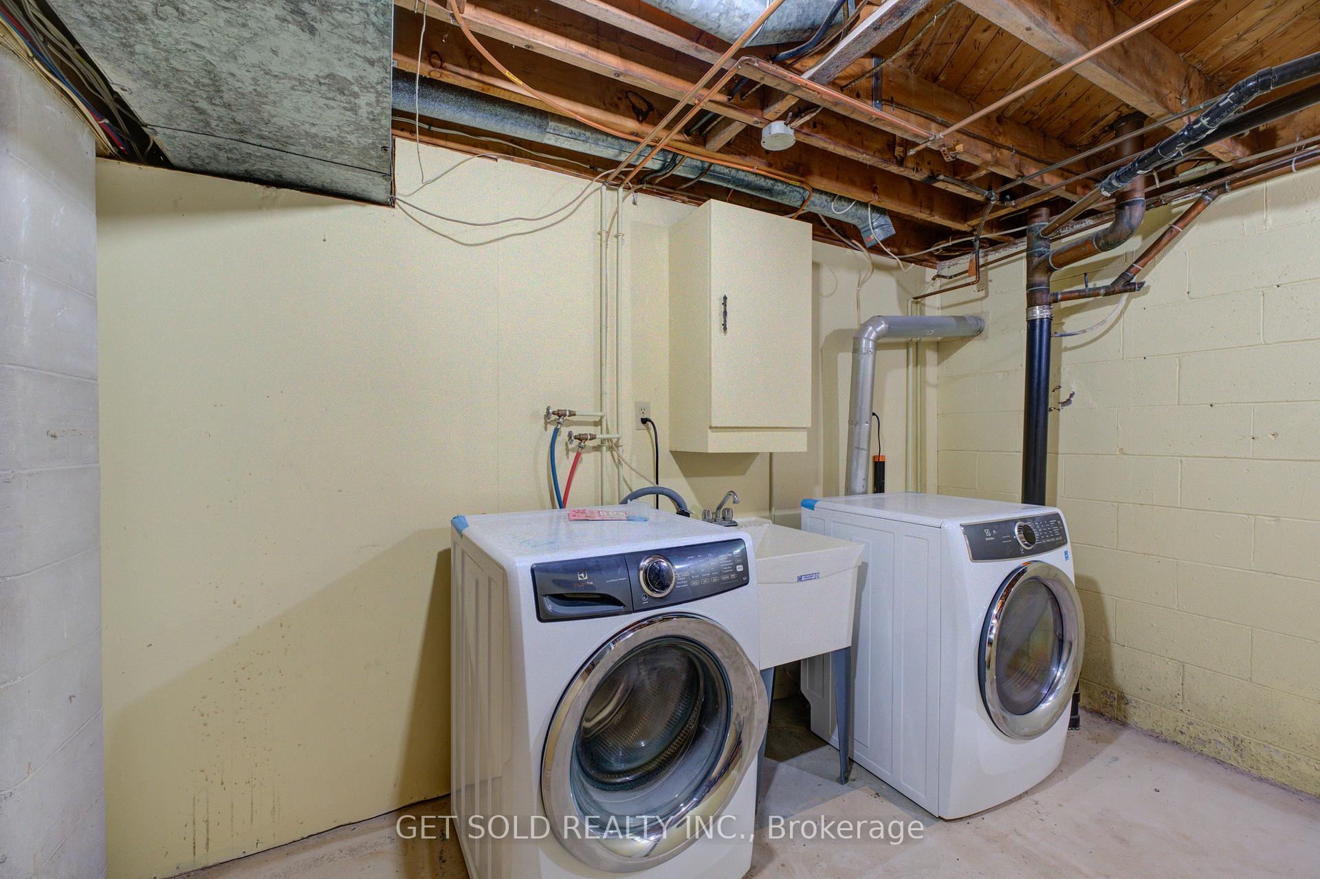 Photo 14 of 132 Pine Drive, Hamilton, Stoney Creek — HOMEH