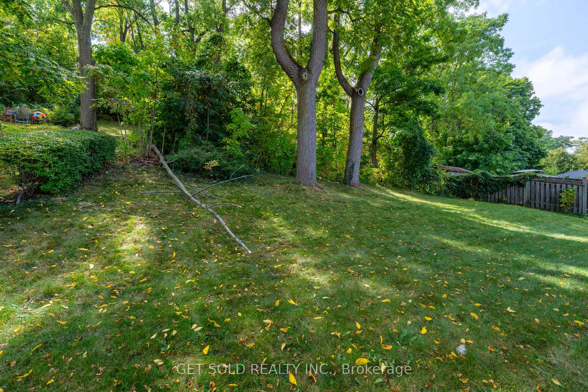 Photo 16 of 132 Pine Drive, Hamilton, Stoney Creek — HOMEH