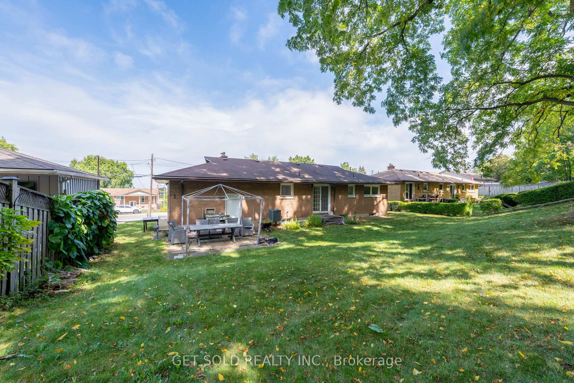 Photo 17 of 132 Pine Drive, Hamilton, Stoney Creek — HOMEH