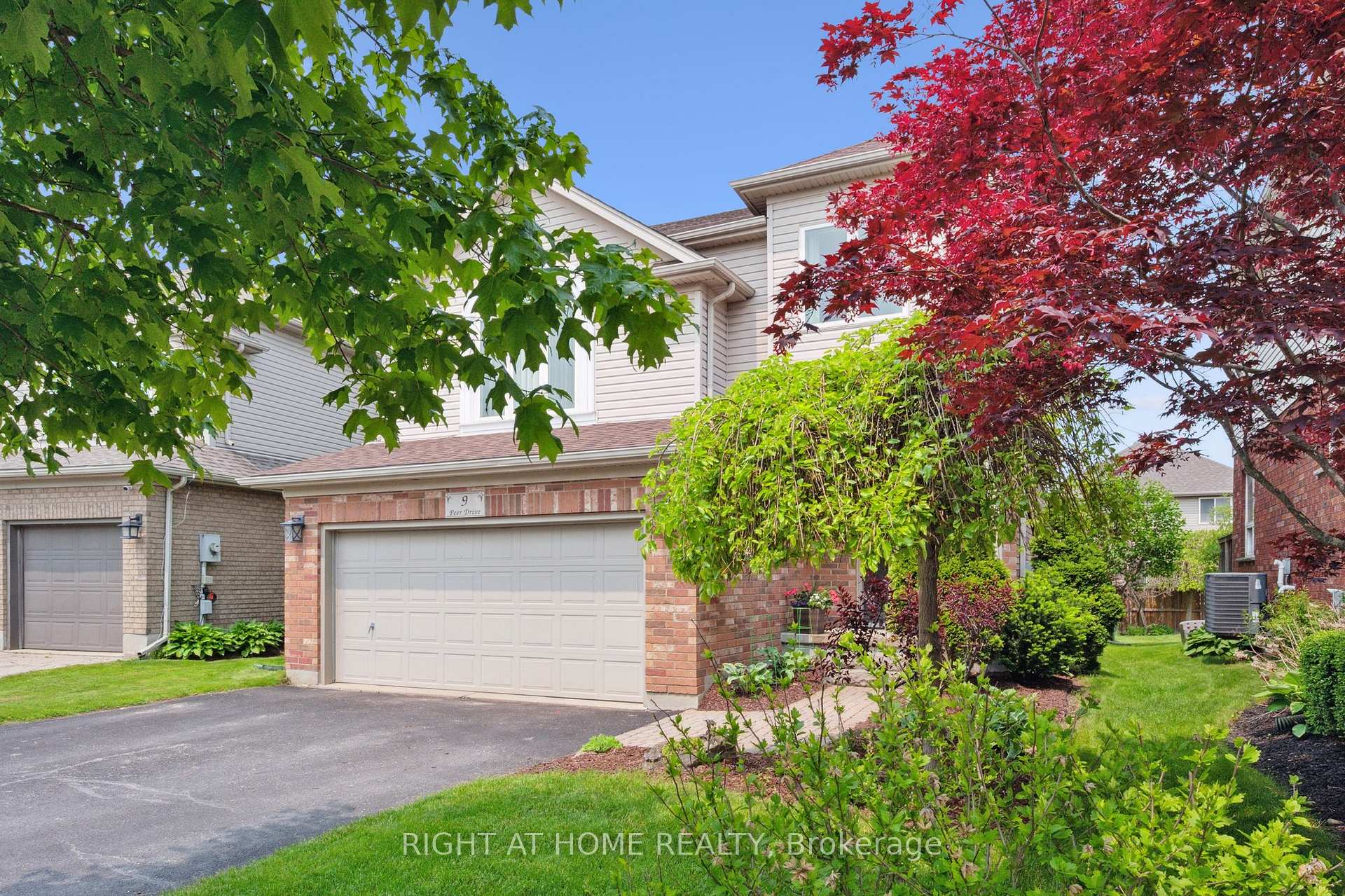 Photo 2 of 9 Peer Drive, Guelph, Kortright Hills — HOMEH