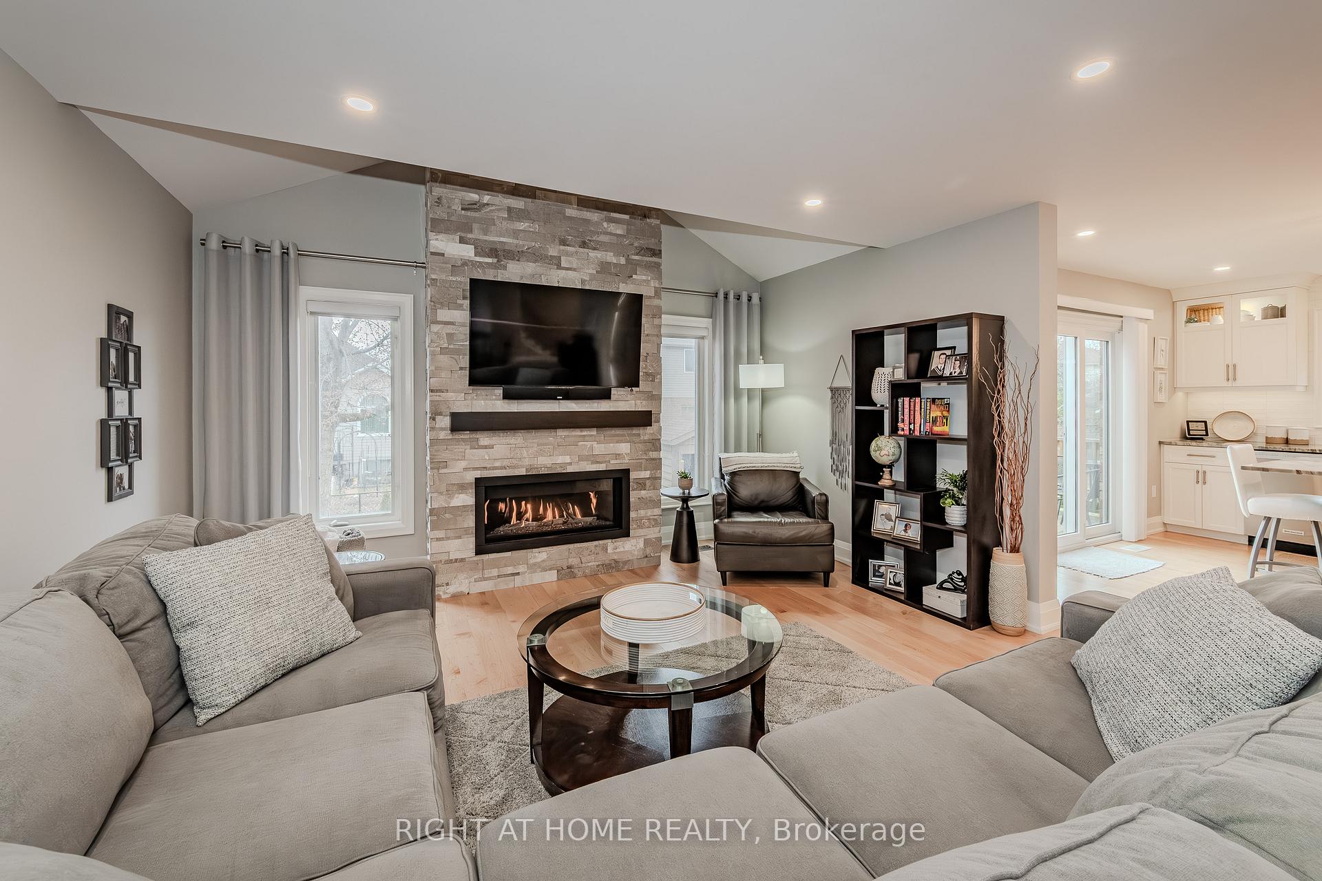Photo 10 of 9 Peer Drive, Guelph, Kortright Hills — HOMEH