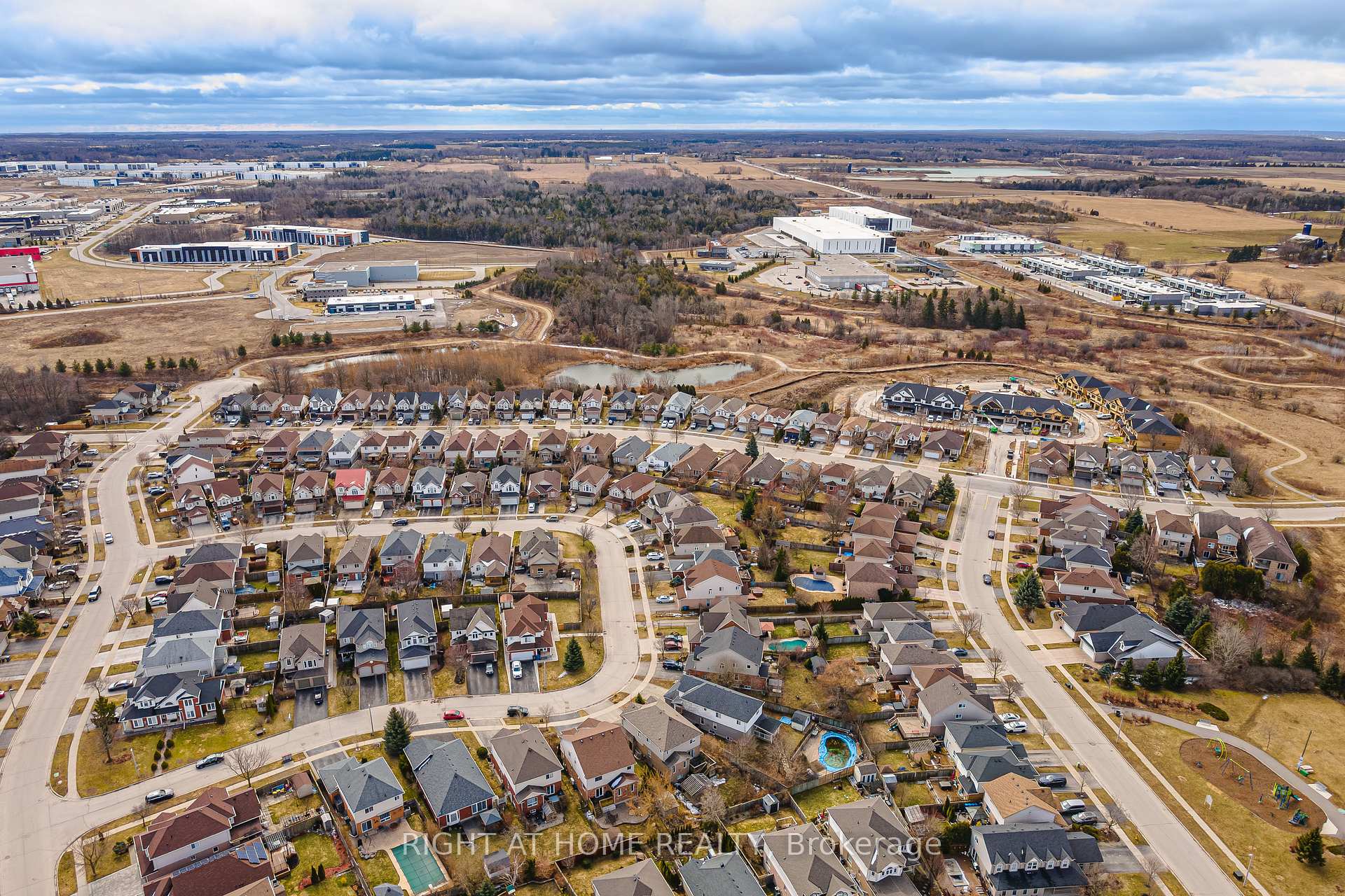 Photo 48 of 9 Peer Drive, Guelph, Kortright Hills — HOMEH