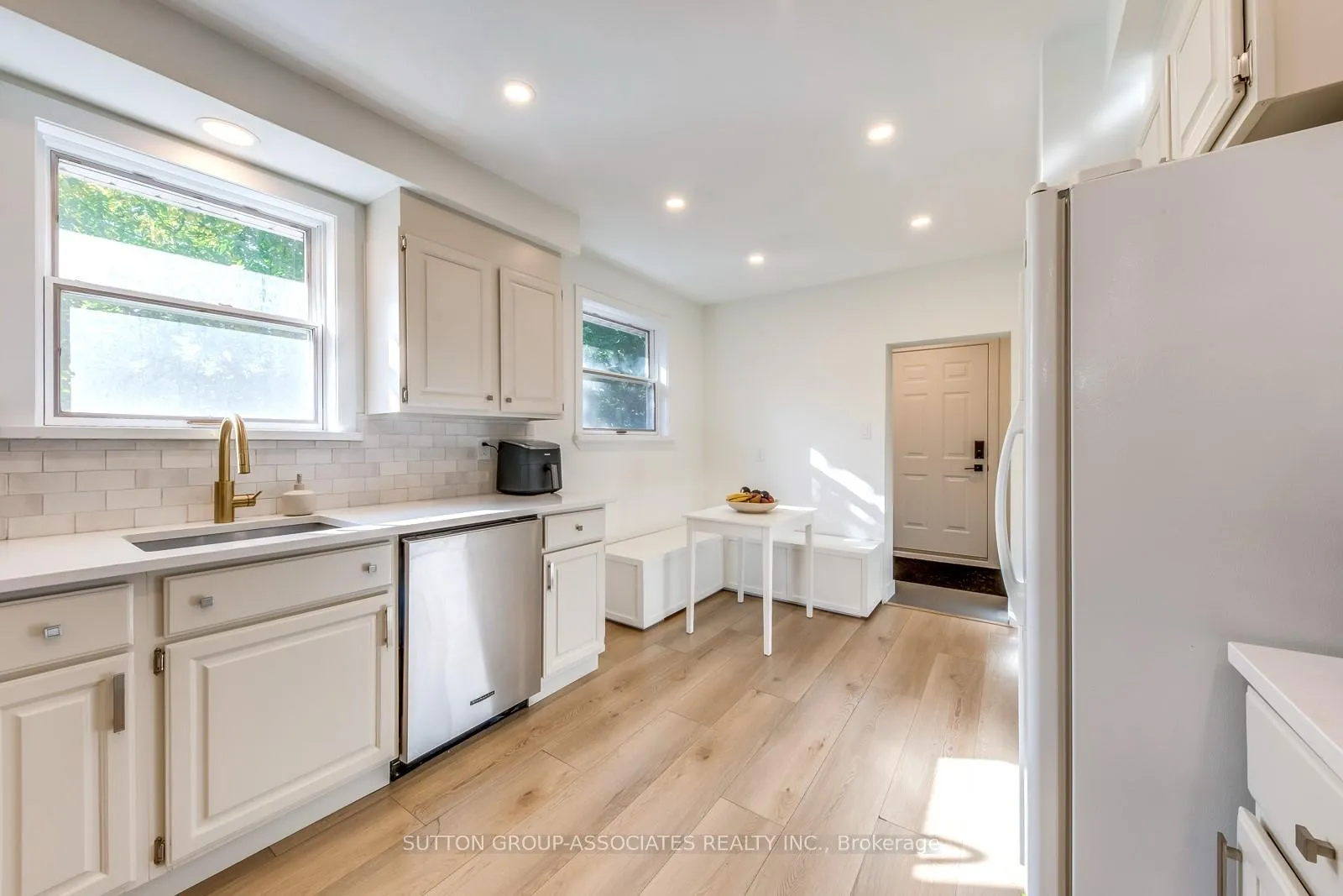 Photo 10 of 1 Laurentide Avenue, Aurora, Aurora Heights — HOMEH