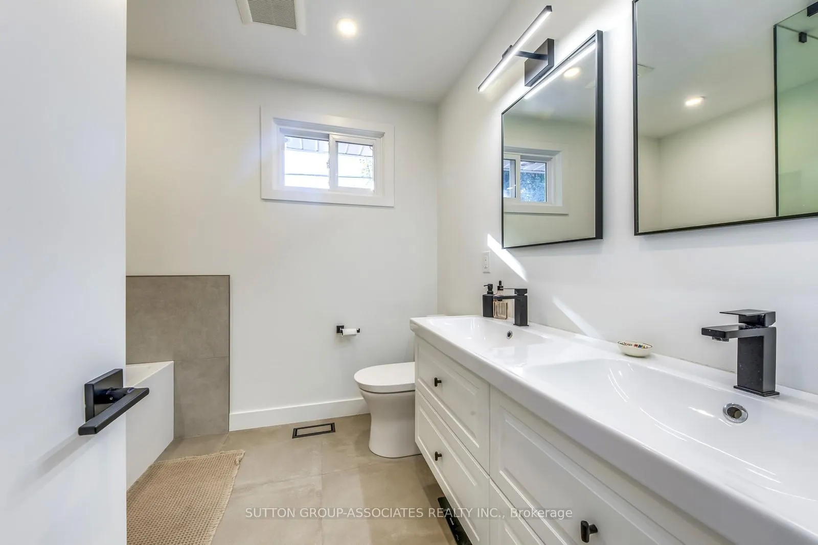 Photo 15 of 1 Laurentide Avenue, Aurora, Aurora Heights — HOMEH