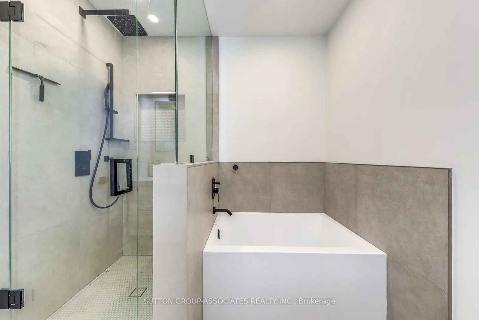 Photo 16 of 1 Laurentide Avenue, Aurora, Aurora Heights — HOMEH