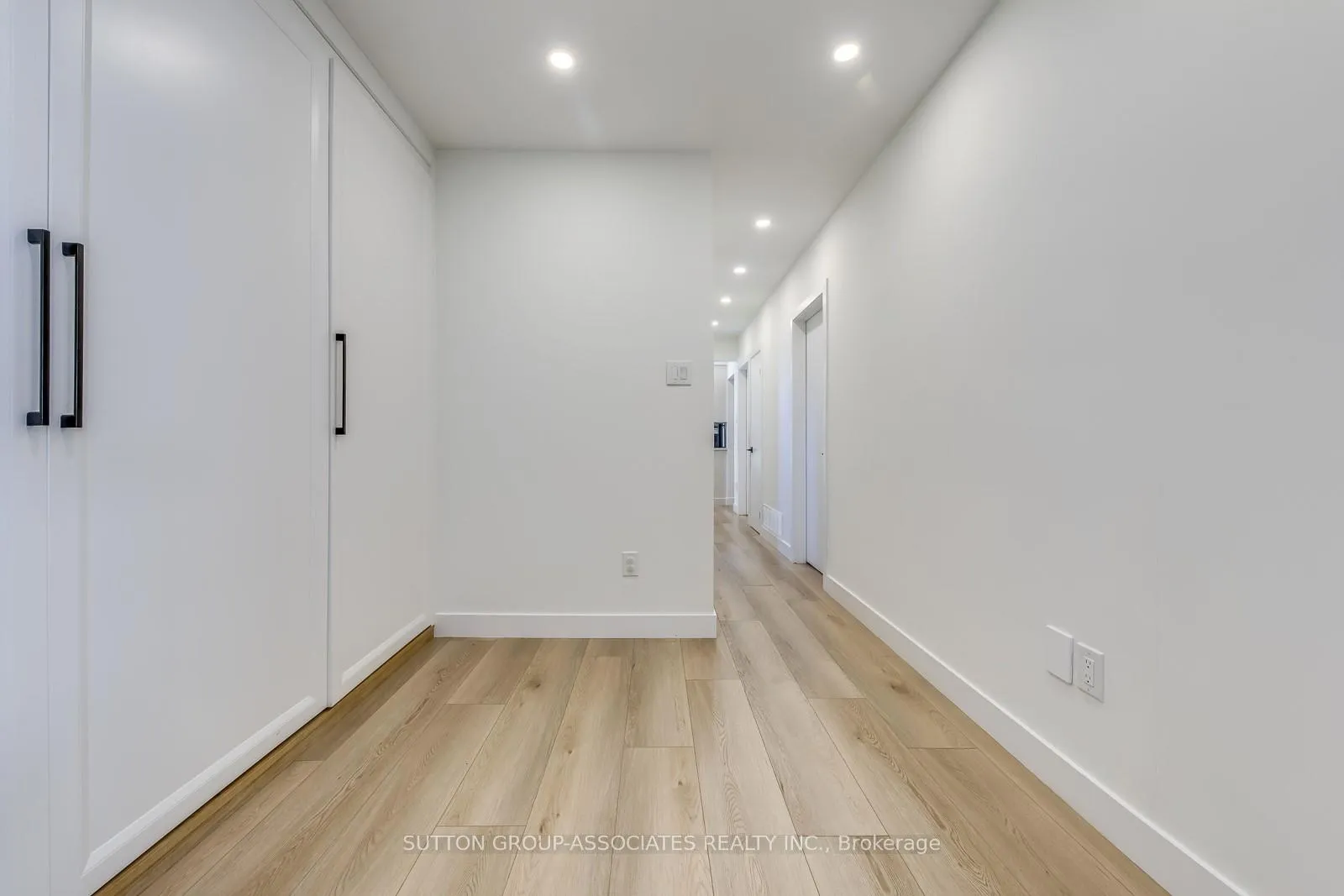 Photo 17 of 1 Laurentide Avenue, Aurora, Aurora Heights — HOMEH
