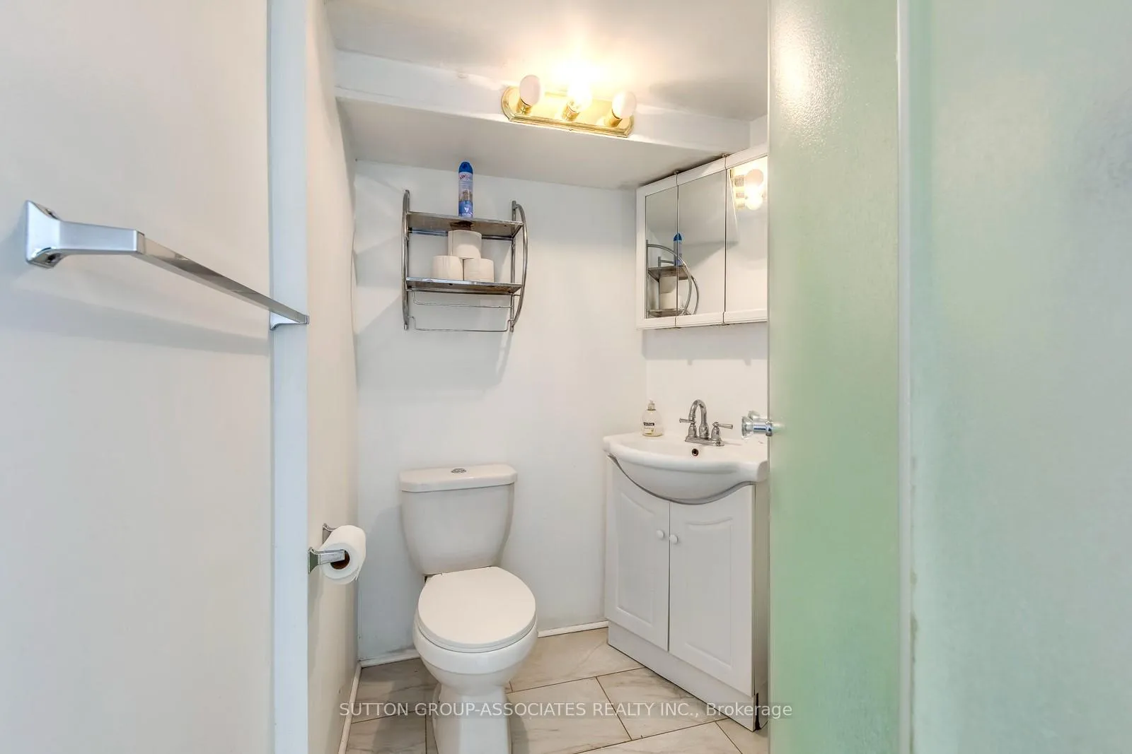 Photo 24 of 1 Laurentide Avenue, Aurora, Aurora Heights — HOMEH
