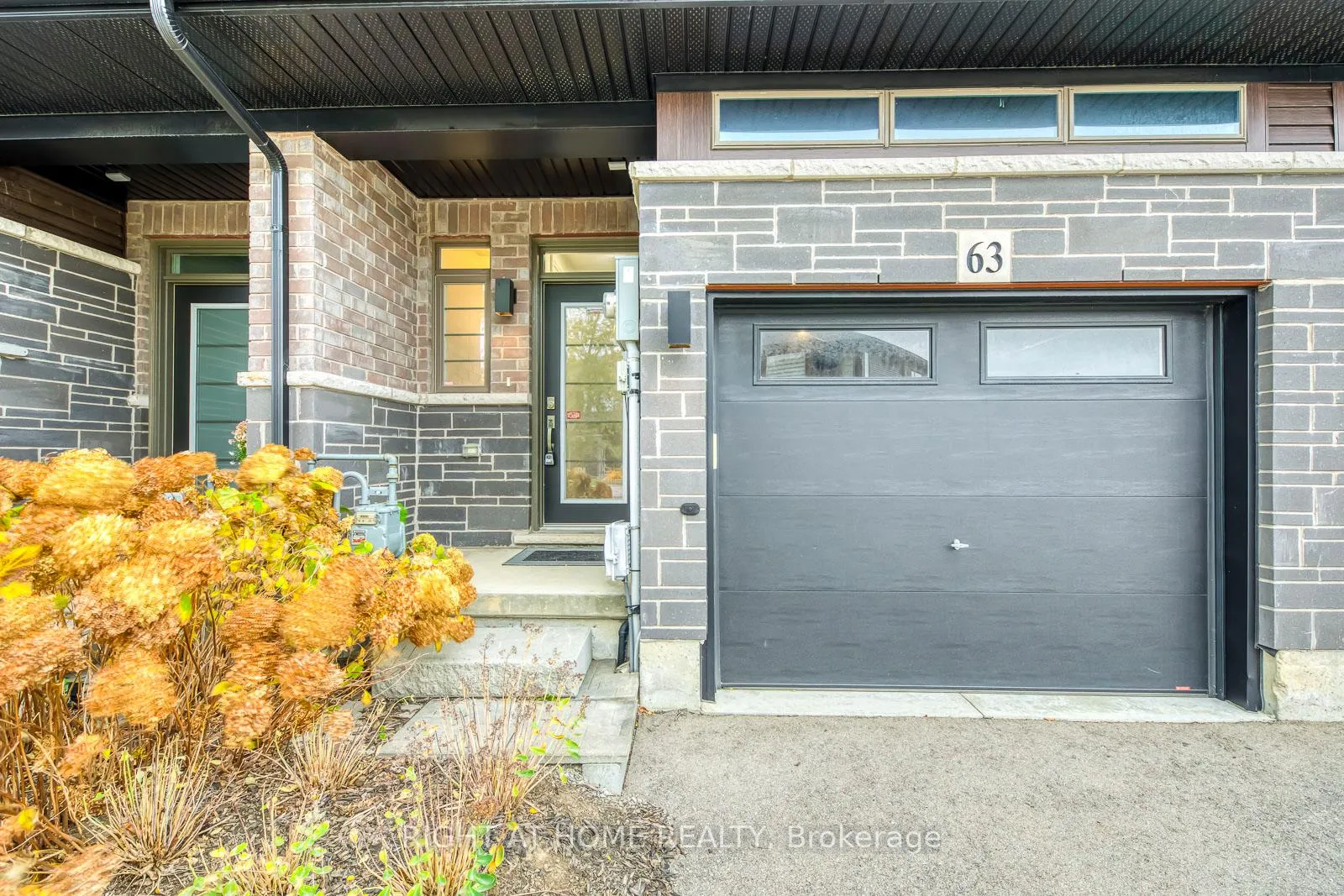 Photo 2 of 63 Burley Lane, Hamilton, Ancaster — HOMEH