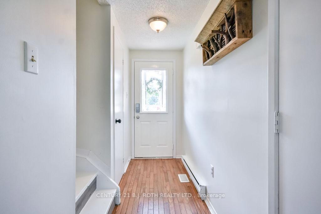 Photo 3 of 60 Corbett Drive, Barrie, Grove East — HOMEH