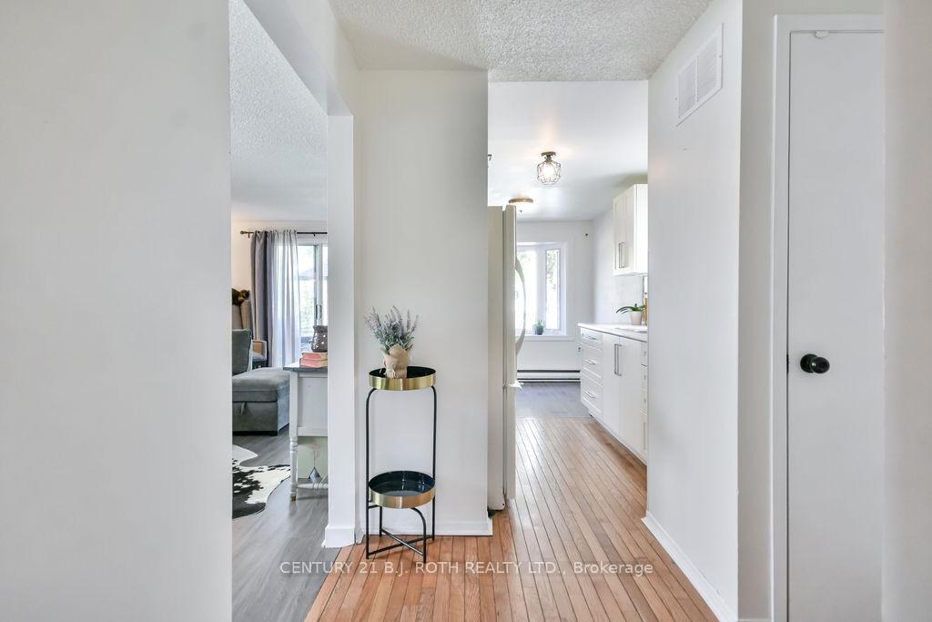 Photo 4 of 60 Corbett Drive, Barrie, Grove East — HOMEH
