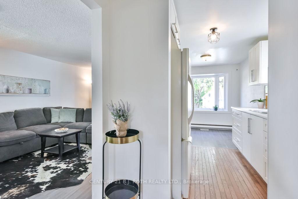 Photo 5 of 60 Corbett Drive, Barrie, Grove East — HOMEH