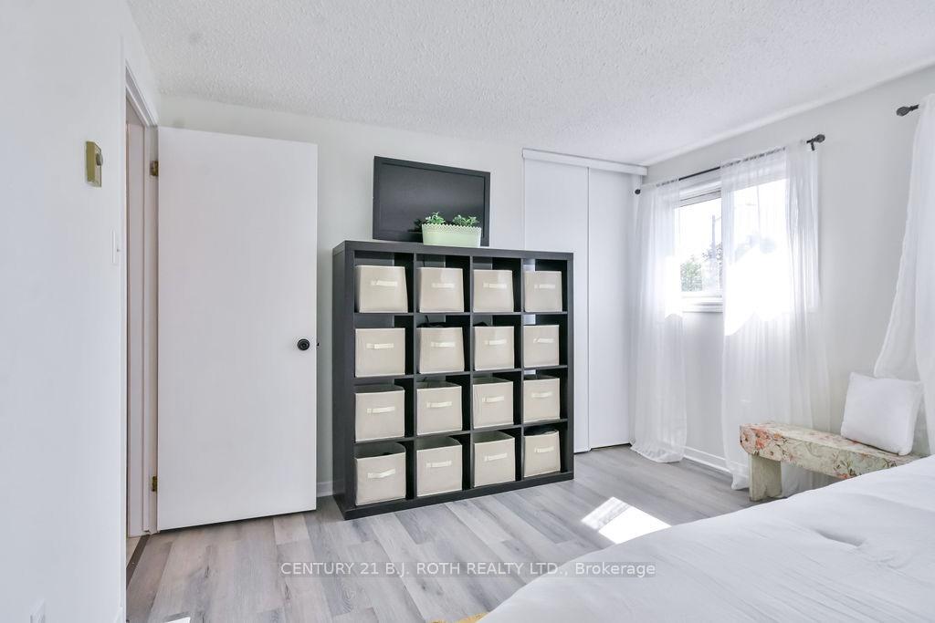 Photo 16 of 60 Corbett Drive, Barrie, Grove East — HOMEH