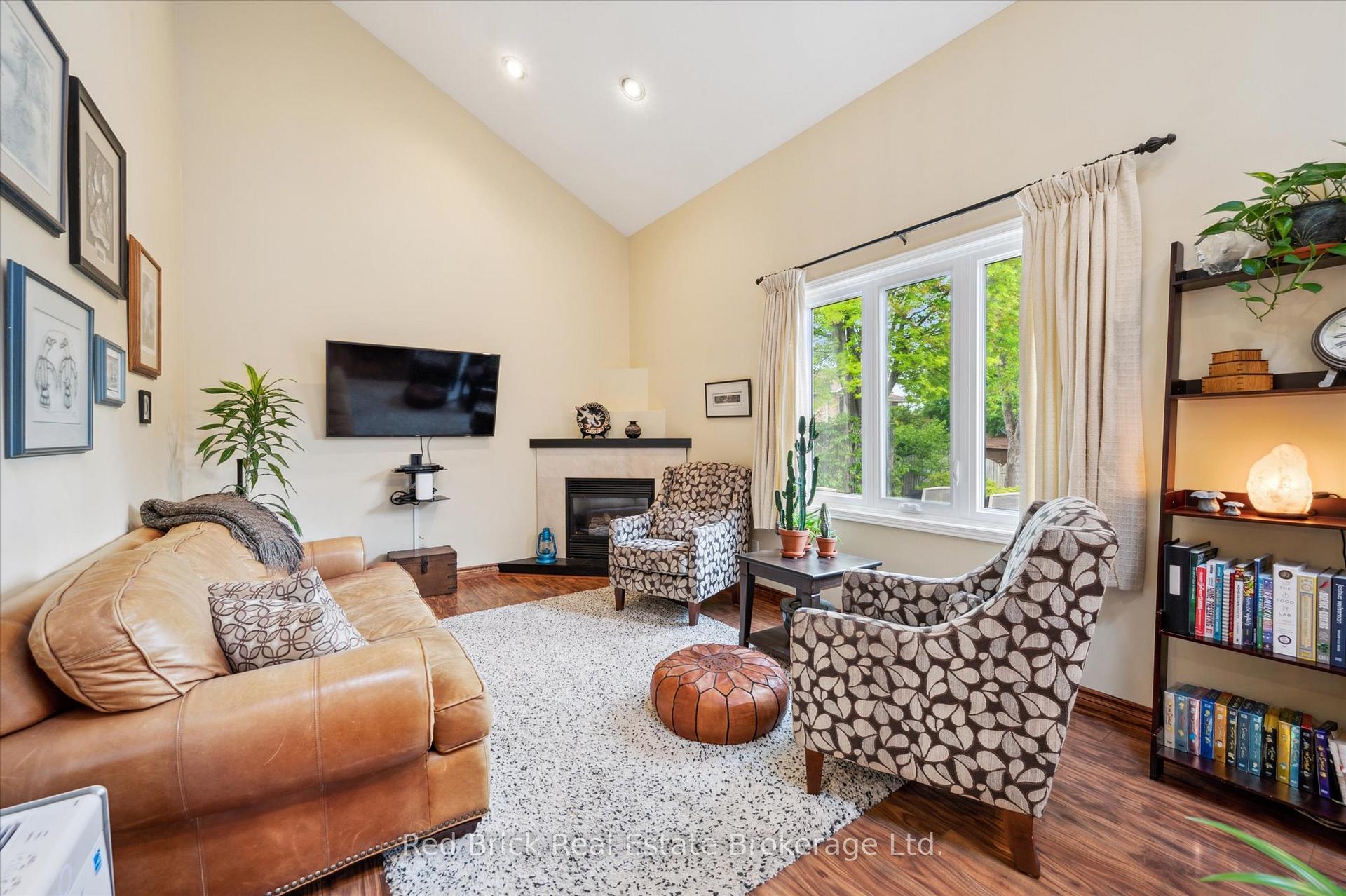 Photo 13 of 63 Flaherty Drive, Guelph, Willow West/Sugarbush/West Acres — HOMEH