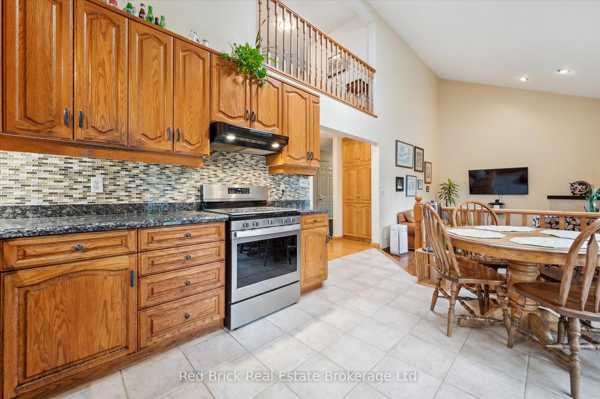 Photo 31 of 63 Flaherty Drive, Guelph, Willow West/Sugarbush/West Acres — HOMEH