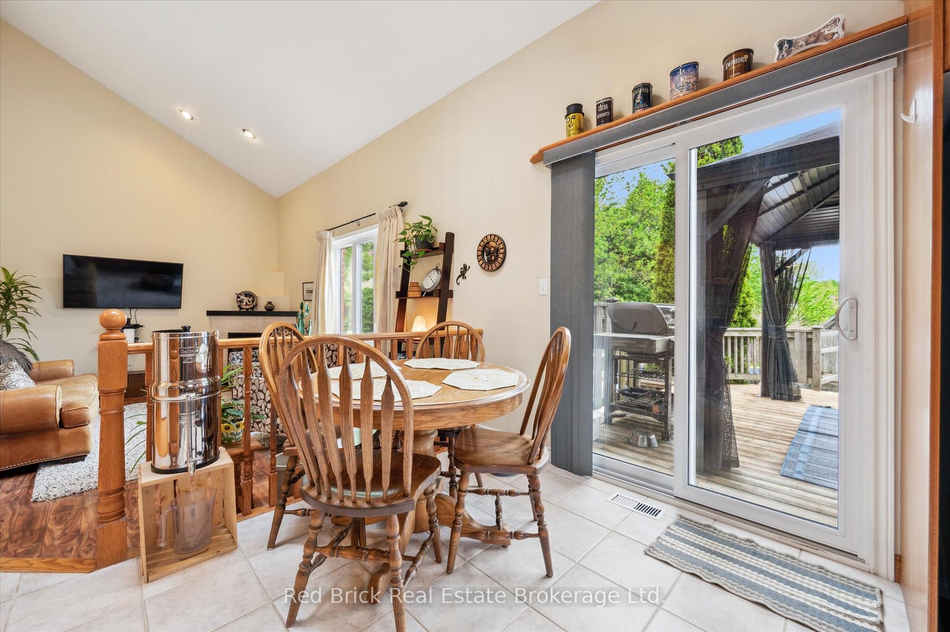Photo 32 of 63 Flaherty Drive, Guelph, Willow West/Sugarbush/West Acres — HOMEH
