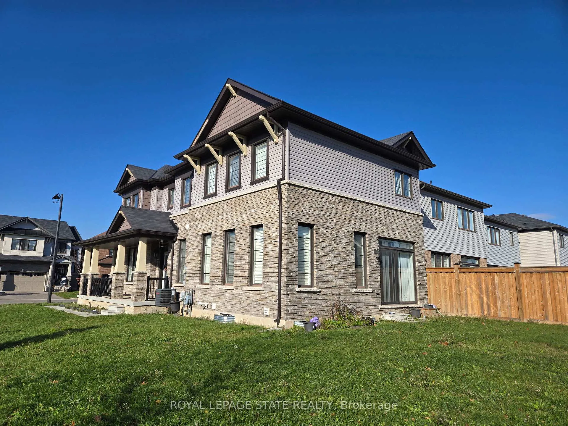 Photo 3 of 31 Cactus Crescent, Hamilton, Stoney Creek Mountain — HOMEH