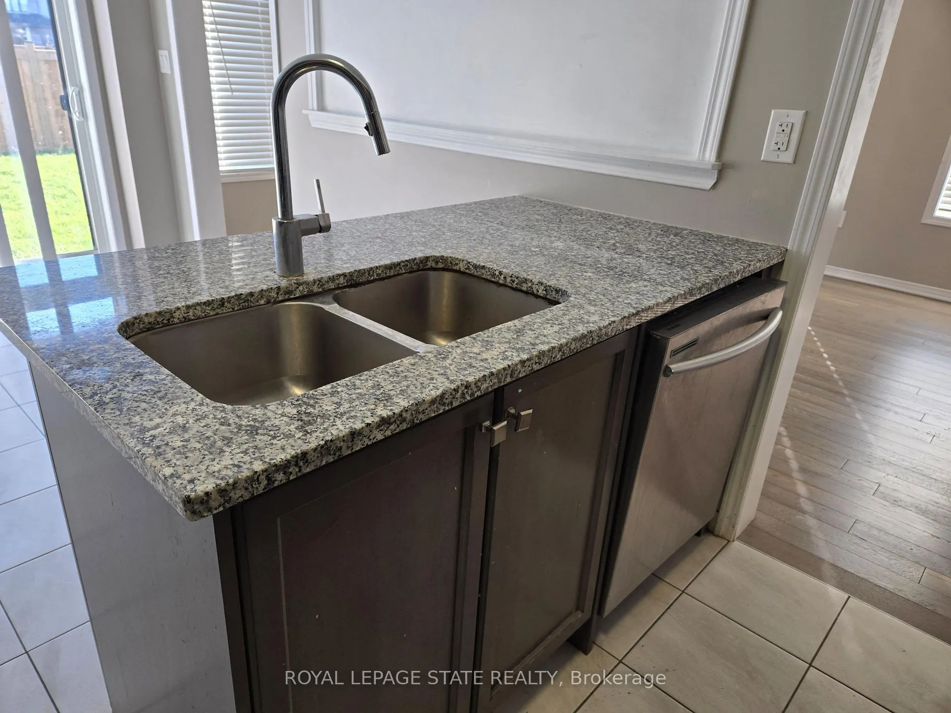 Photo 8 of 31 Cactus Crescent, Hamilton, Stoney Creek Mountain — HOMEH