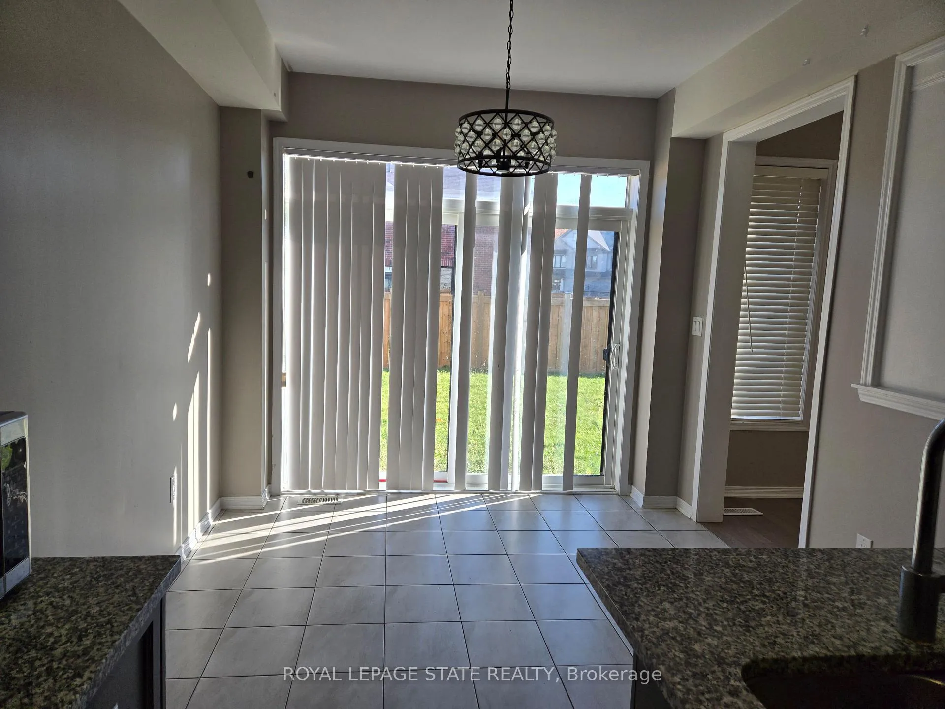 Photo 9 of 31 Cactus Crescent, Hamilton, Stoney Creek Mountain — HOMEH