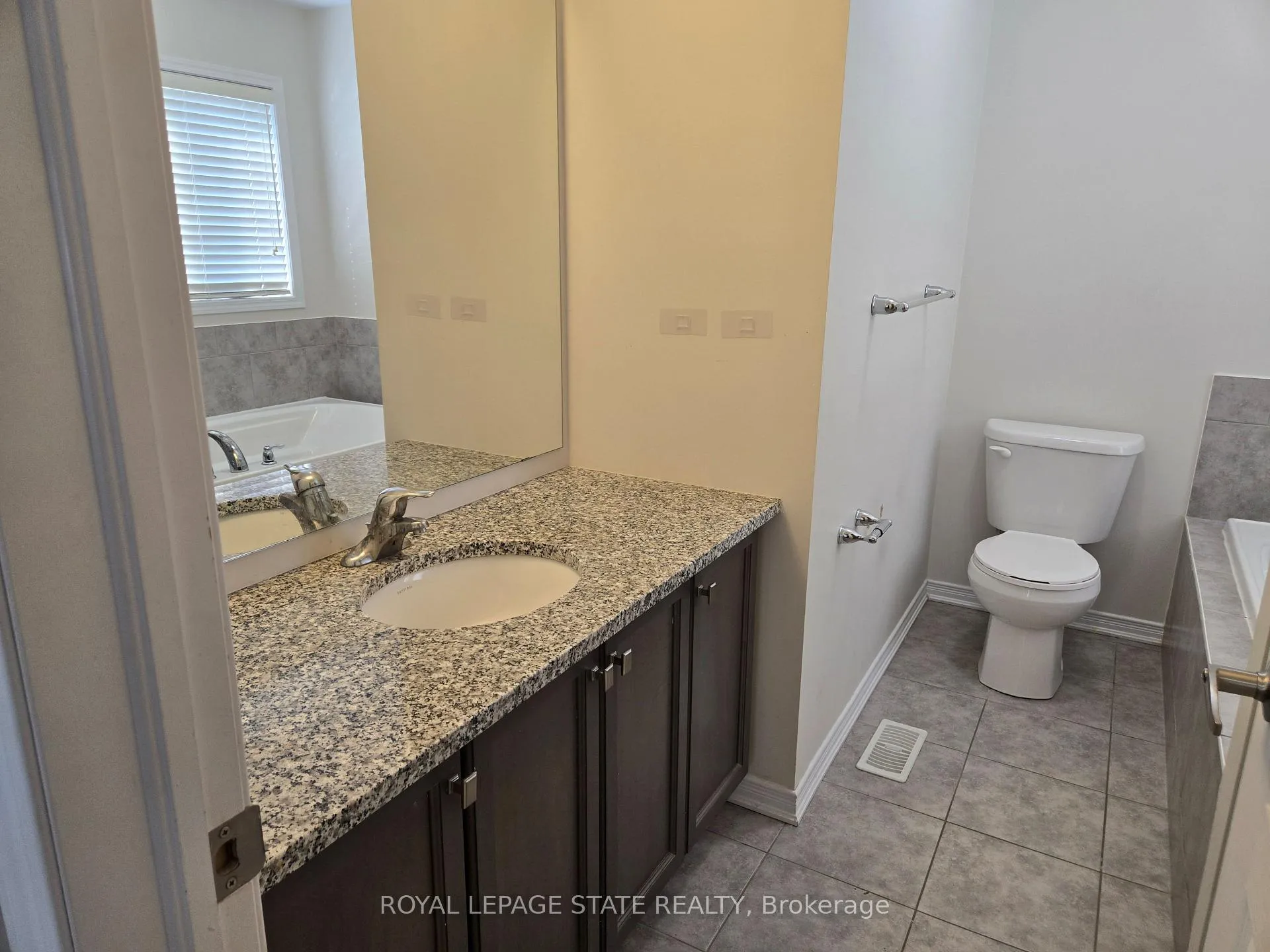 Photo 14 of 31 Cactus Crescent, Hamilton, Stoney Creek Mountain — HOMEH