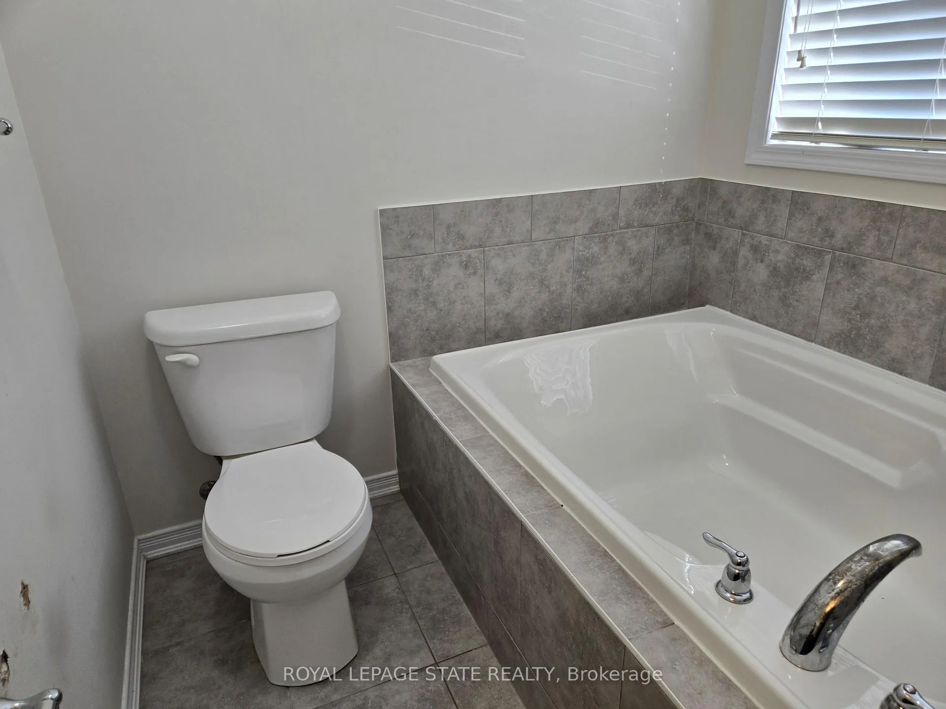Photo 15 of 31 Cactus Crescent, Hamilton, Stoney Creek Mountain — HOMEH