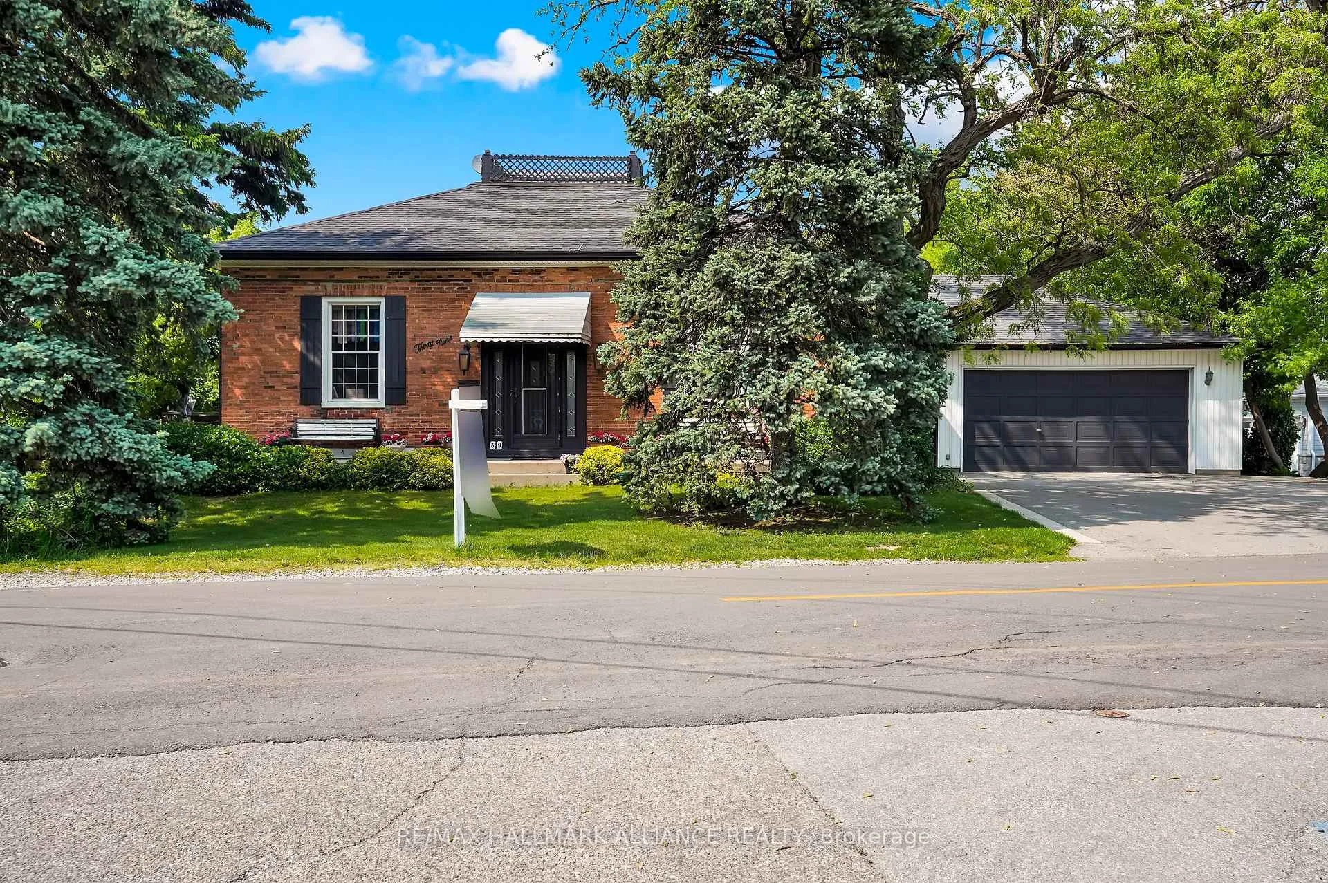 Photo 1 of 39 Lakeview Drive, Hamilton, Stoney Creek — HOMEH