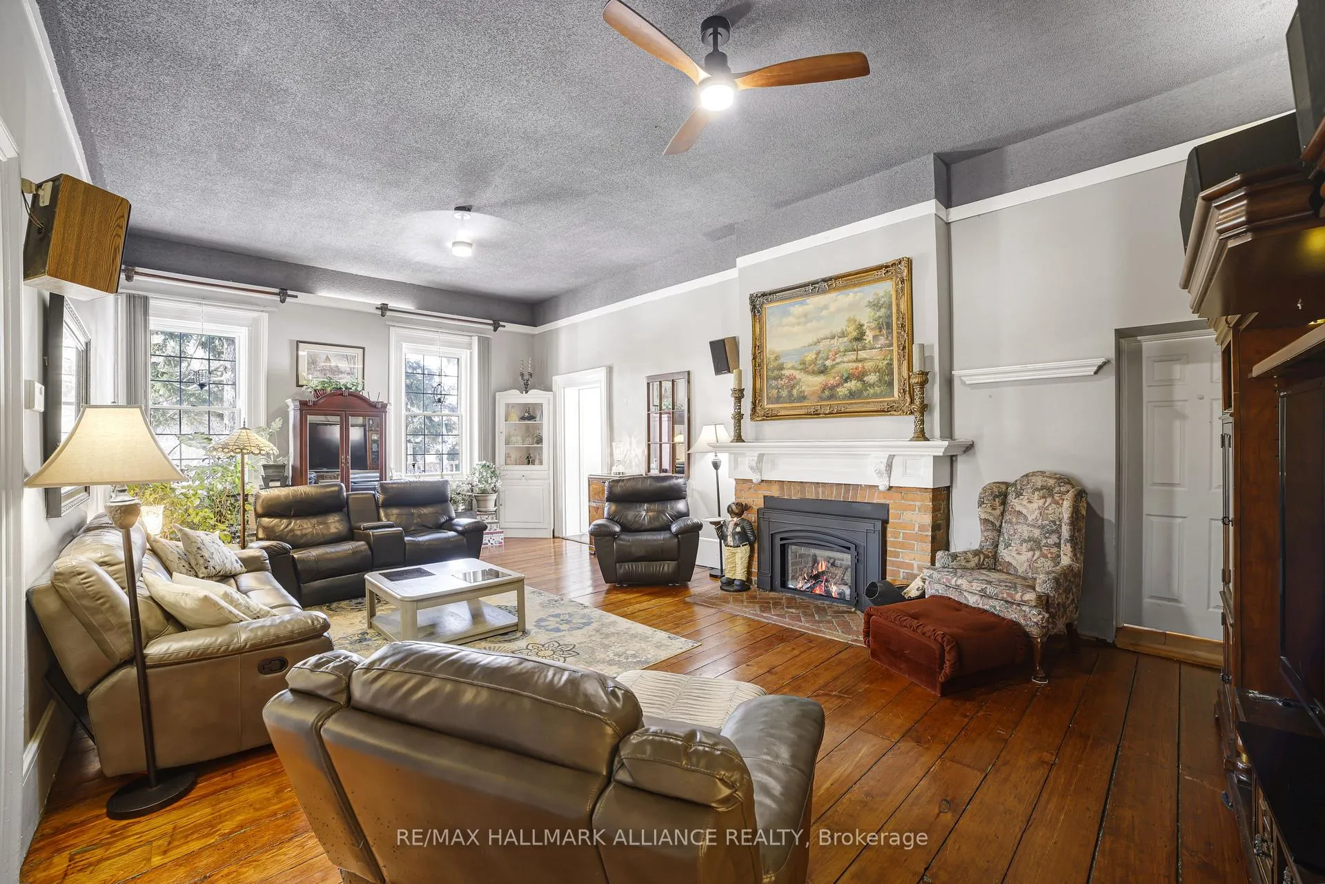 Photo 5 of 39 Lakeview Drive, Hamilton, Stoney Creek — HOMEH