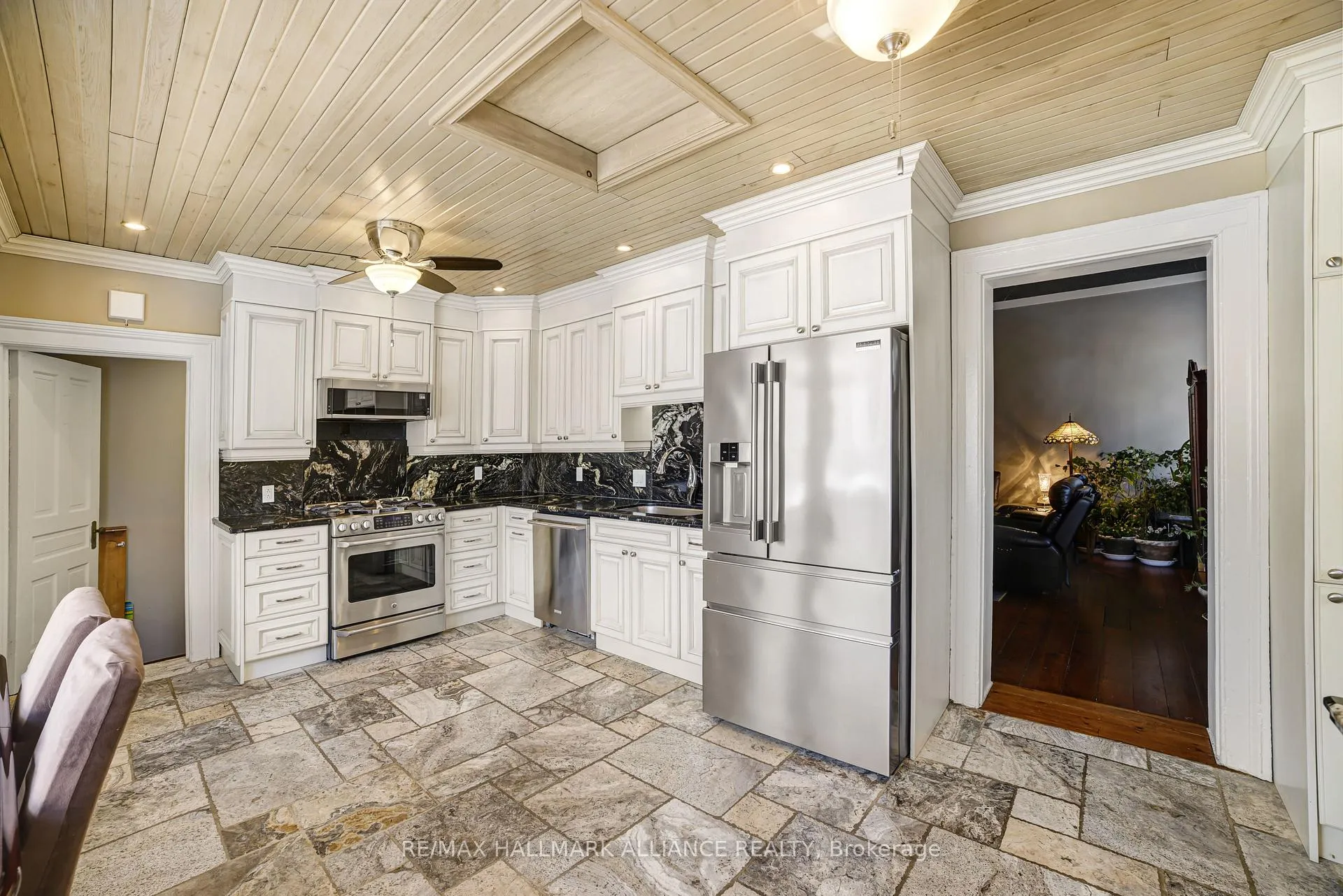 Photo 8 of 39 Lakeview Drive, Hamilton, Stoney Creek — HOMEH