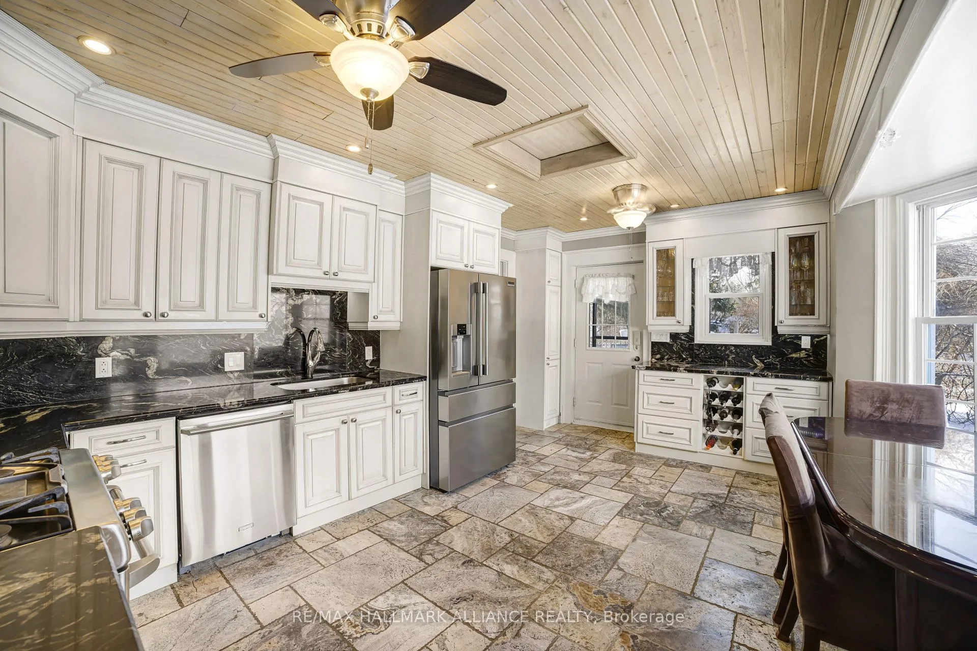 Photo 9 of 39 Lakeview Drive, Hamilton, Stoney Creek — HOMEH