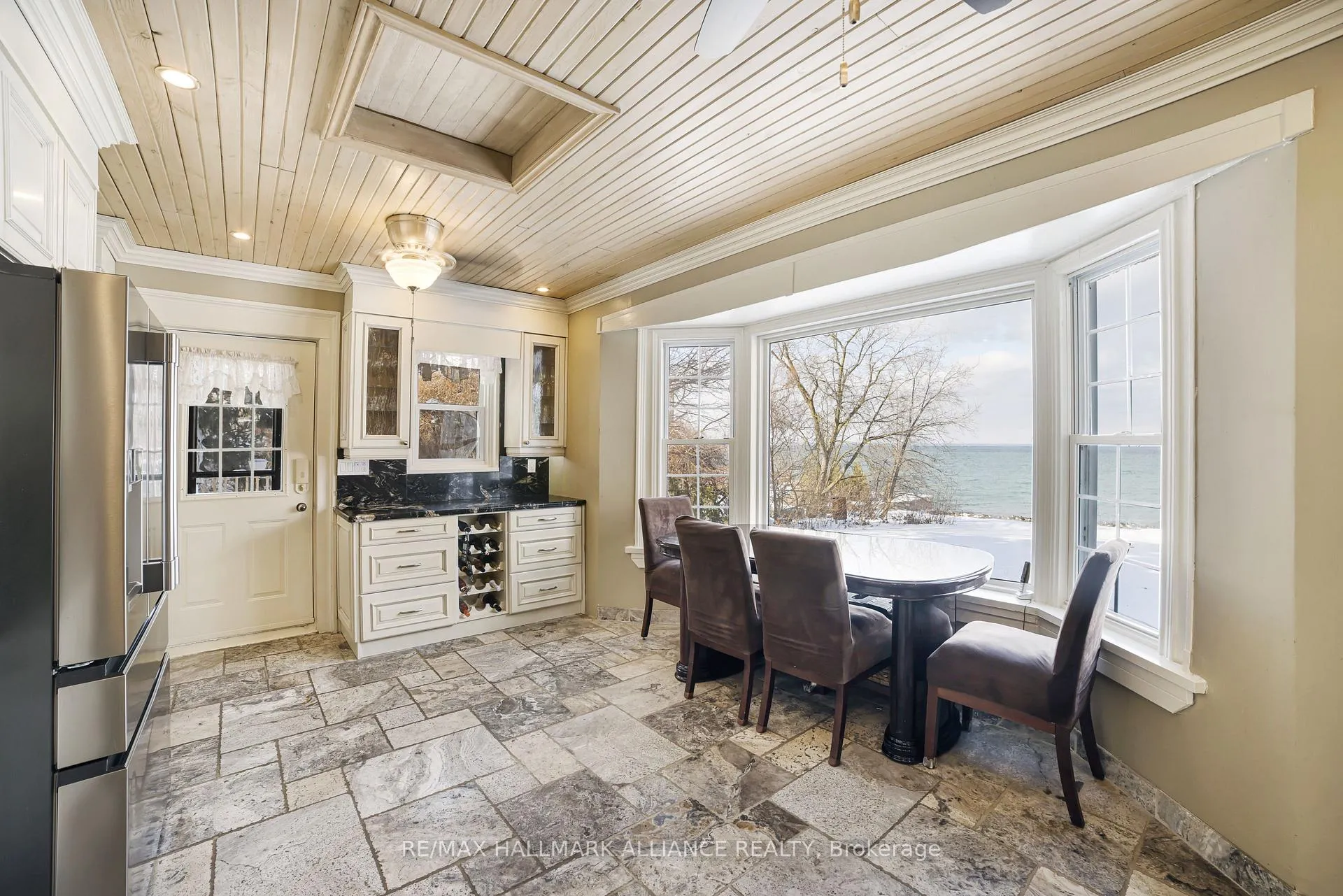 Photo 10 of 39 Lakeview Drive, Hamilton, Stoney Creek — HOMEH