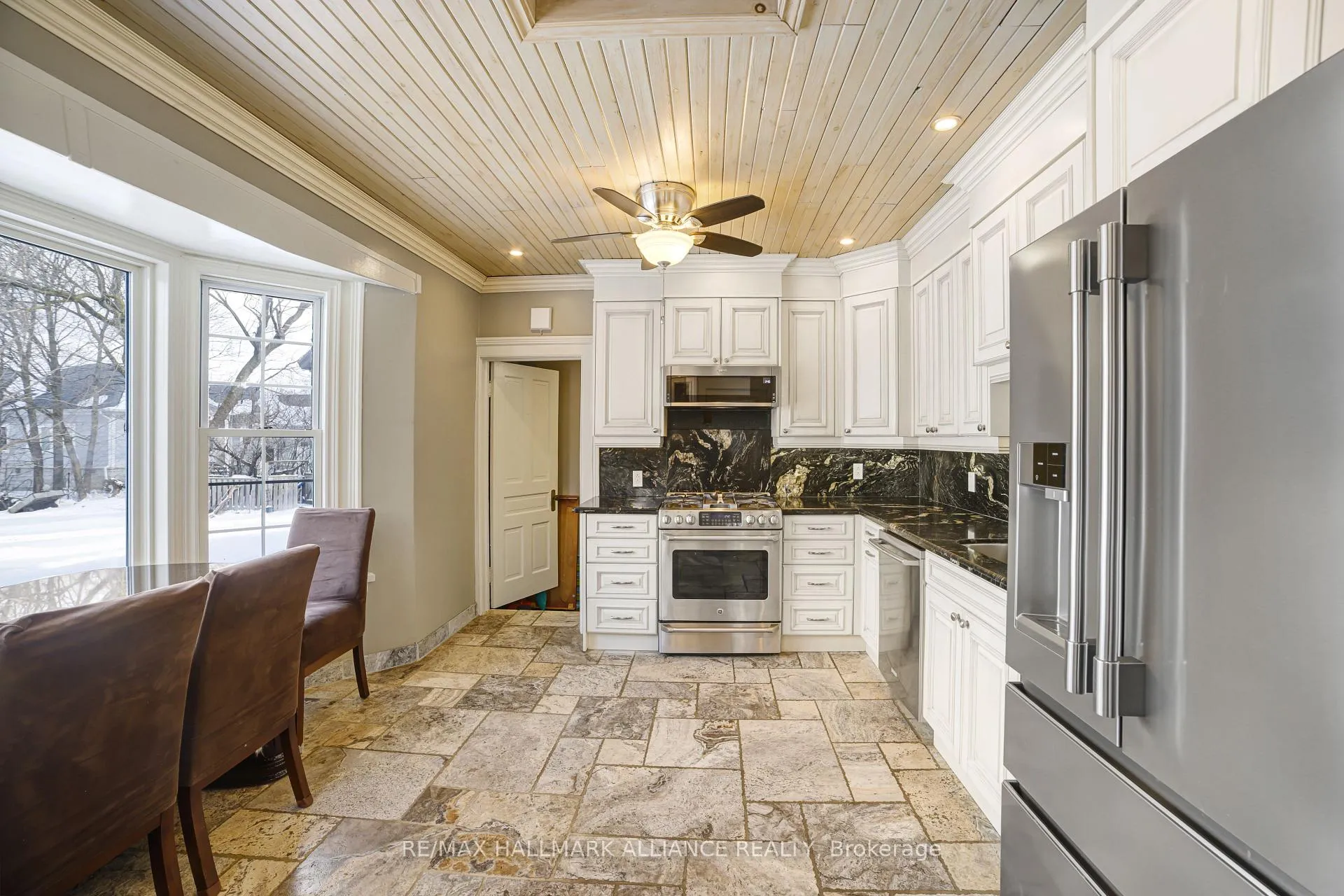 Photo 11 of 39 Lakeview Drive, Hamilton, Stoney Creek — HOMEH