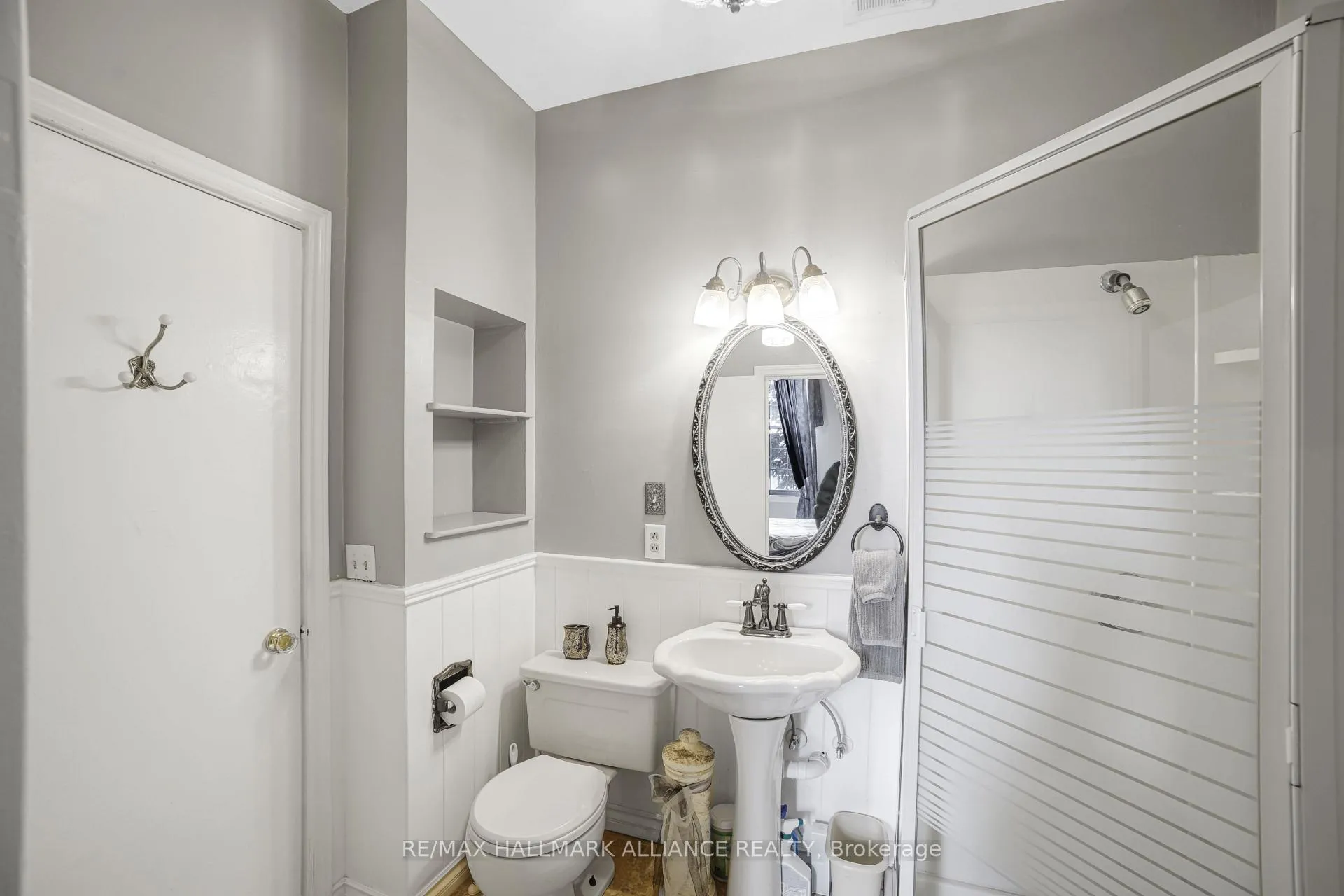 Photo 13 of 39 Lakeview Drive, Hamilton, Stoney Creek — HOMEH