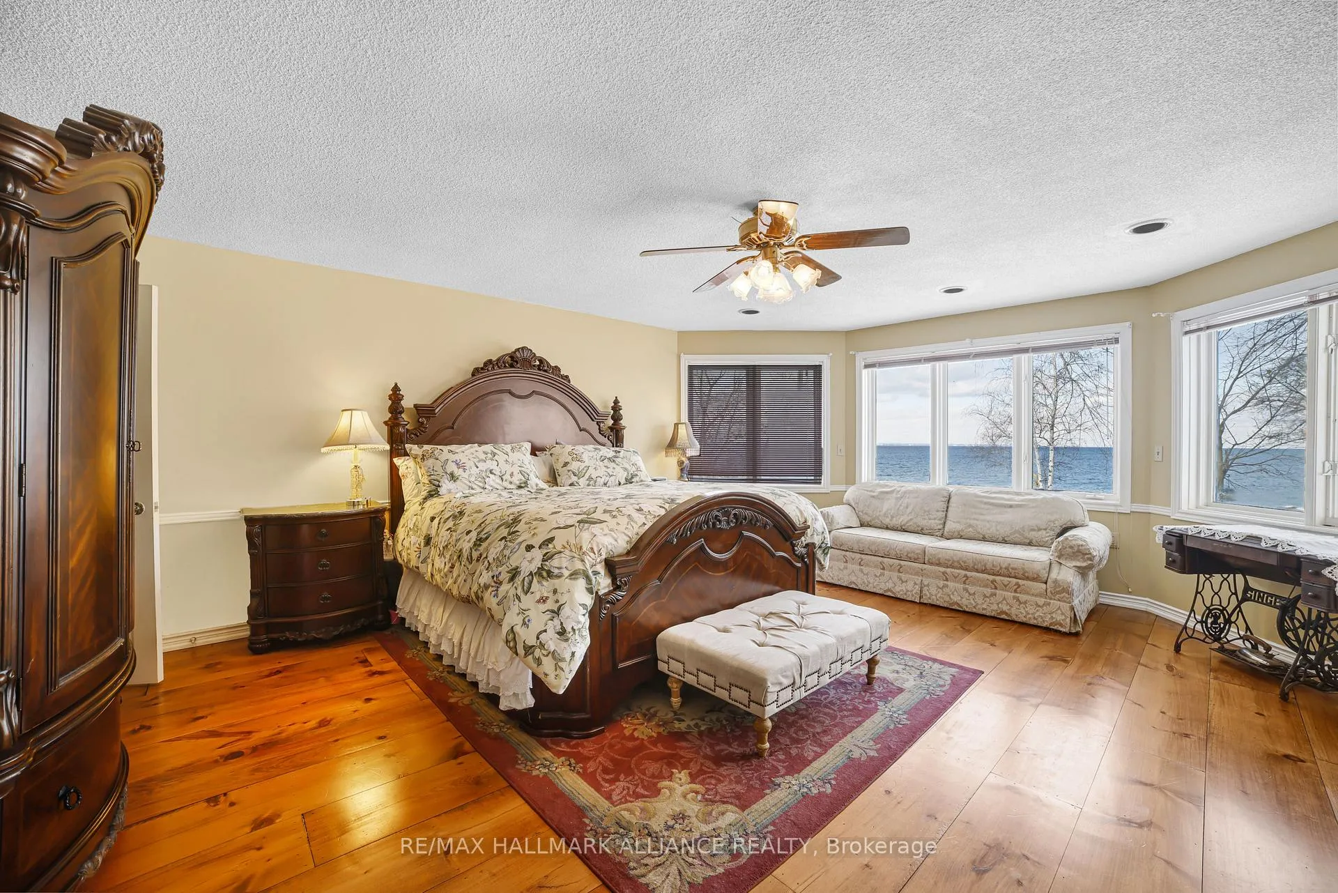 Photo 15 of 39 Lakeview Drive, Hamilton, Stoney Creek — HOMEH