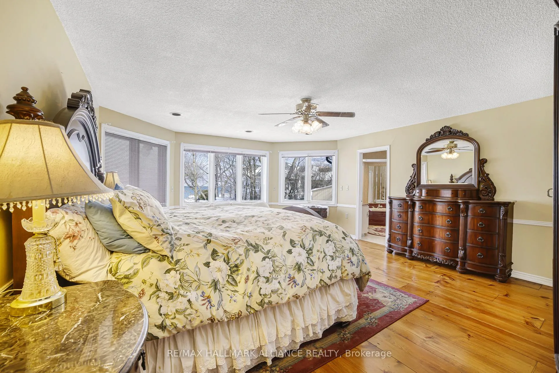 Photo 17 of 39 Lakeview Drive, Hamilton, Stoney Creek — HOMEH