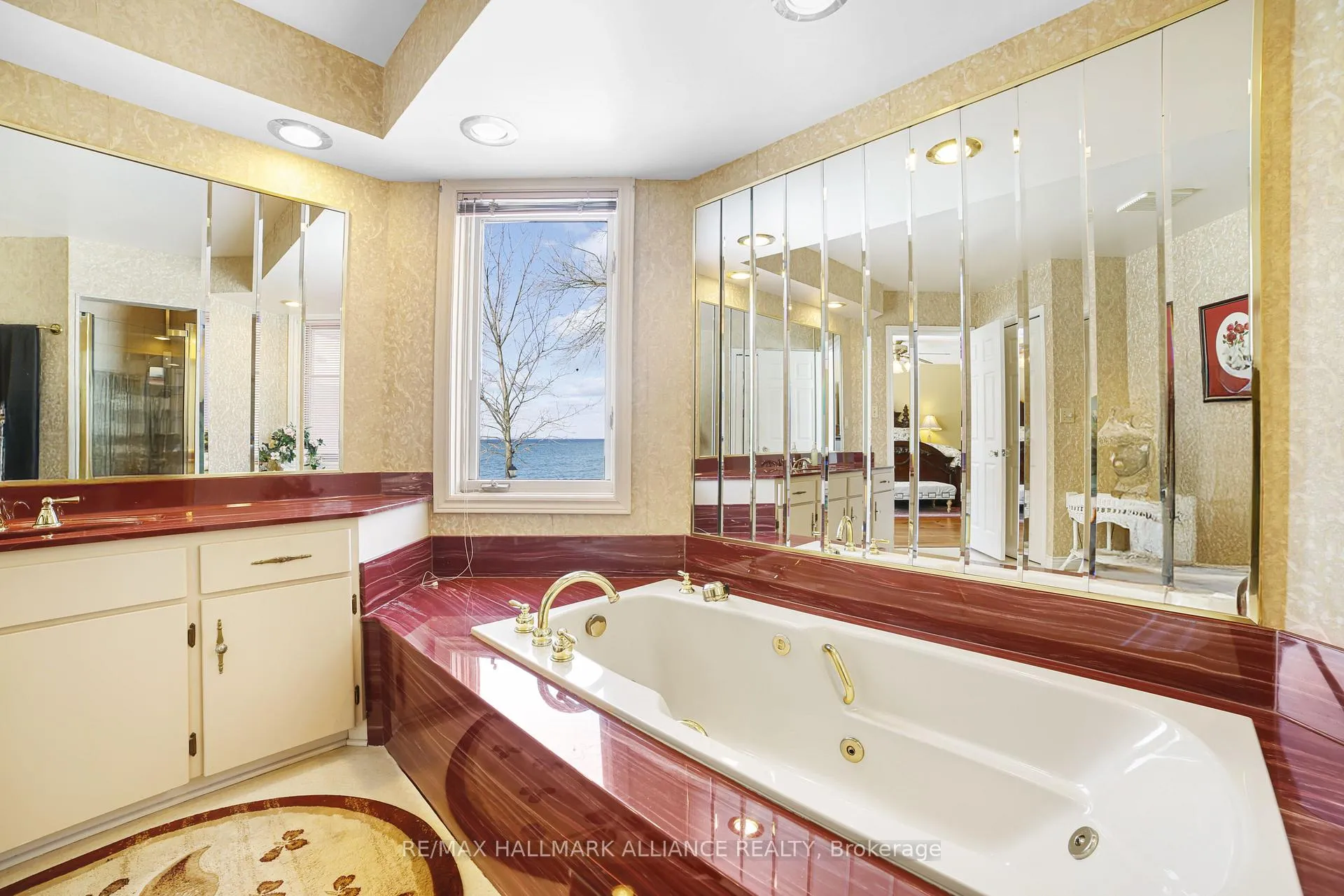 Photo 19 of 39 Lakeview Drive, Hamilton, Stoney Creek — HOMEH