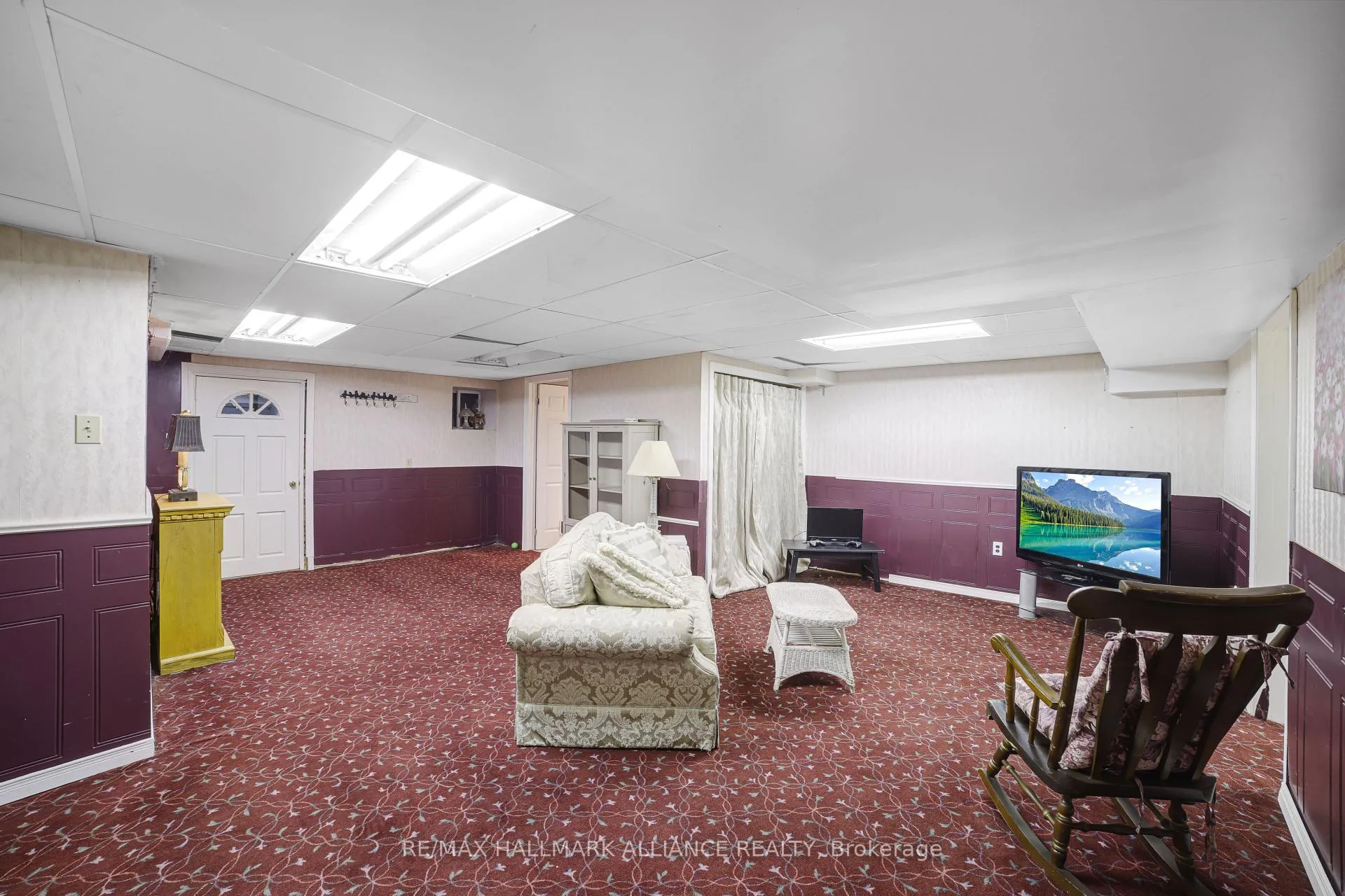 Photo 21 of 39 Lakeview Drive, Hamilton, Stoney Creek — HOMEH