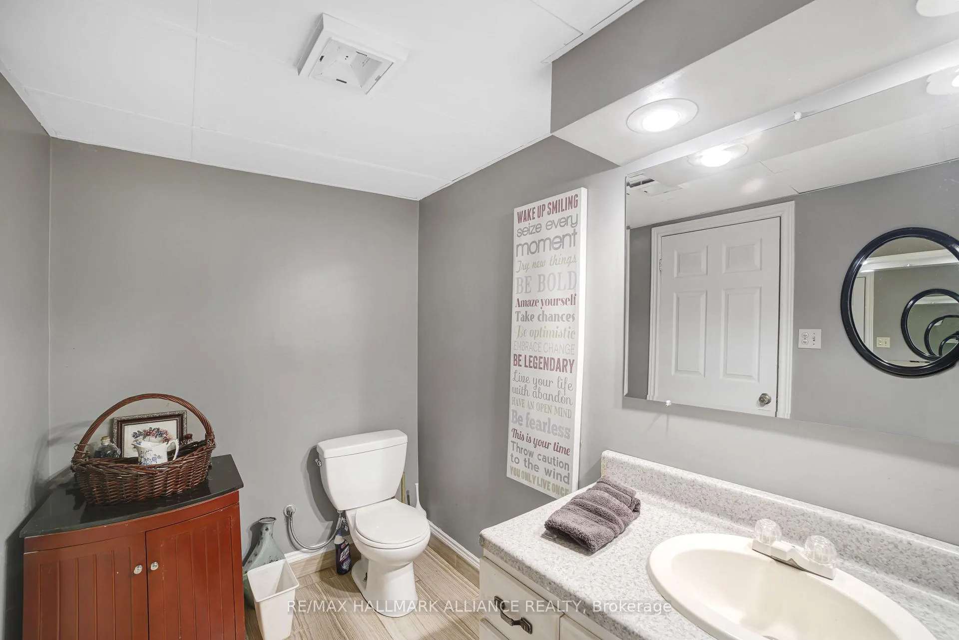 Photo 23 of 39 Lakeview Drive, Hamilton, Stoney Creek — HOMEH