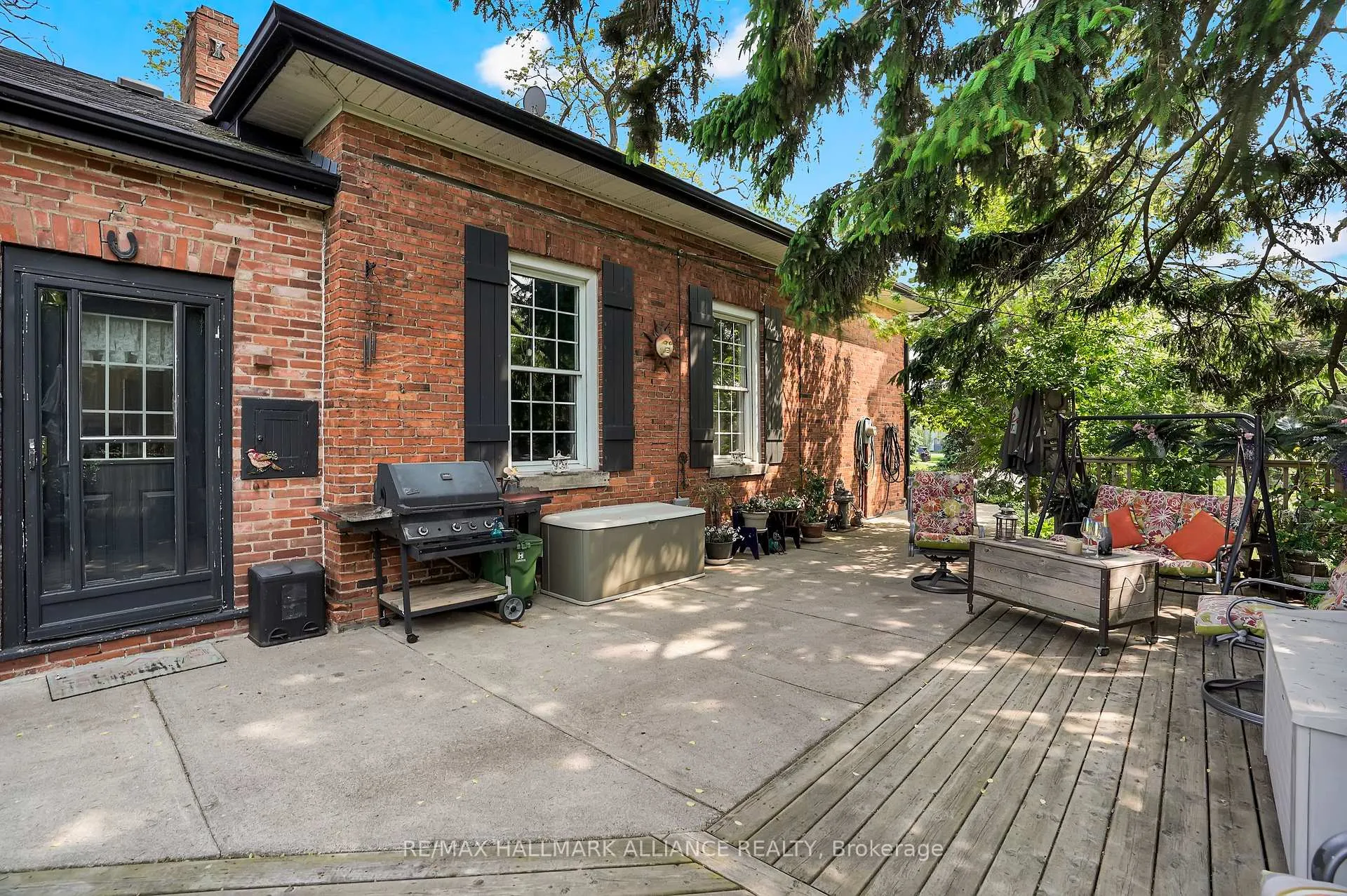 Photo 24 of 39 Lakeview Drive, Hamilton, Stoney Creek — HOMEH