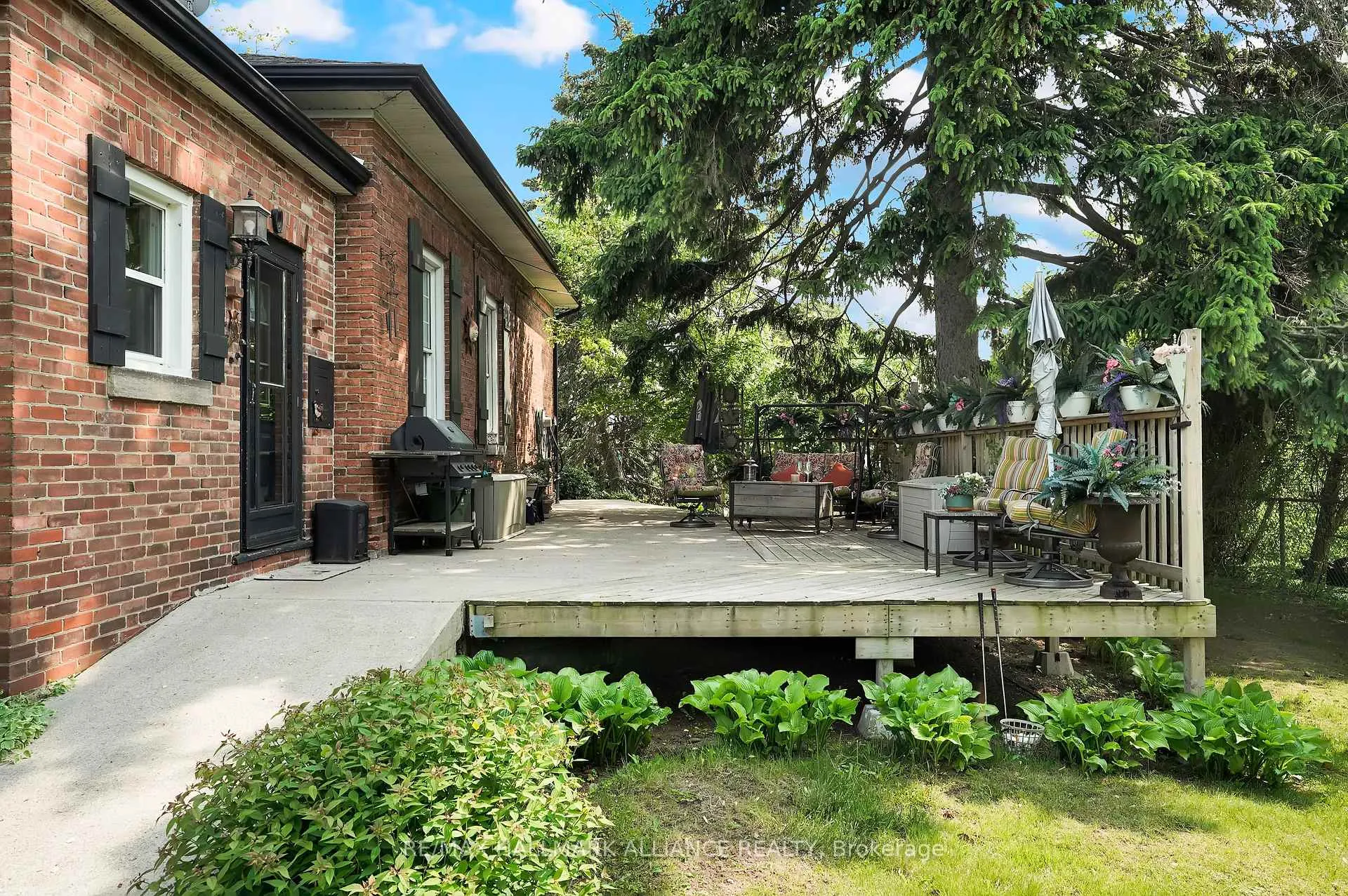 Photo 26 of 39 Lakeview Drive, Hamilton, Stoney Creek — HOMEH