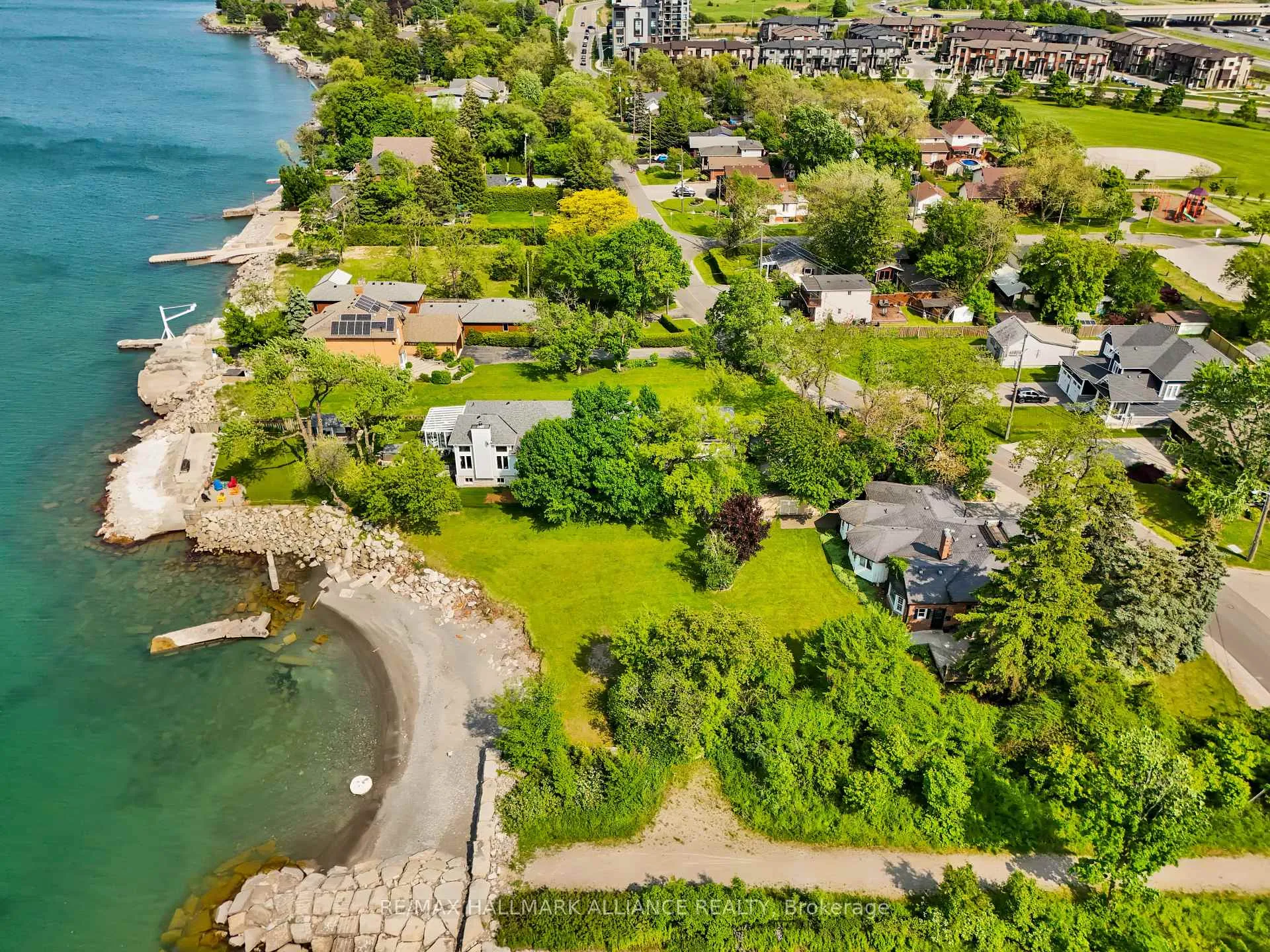 Photo 33 of 39 Lakeview Drive, Hamilton, Stoney Creek — HOMEH