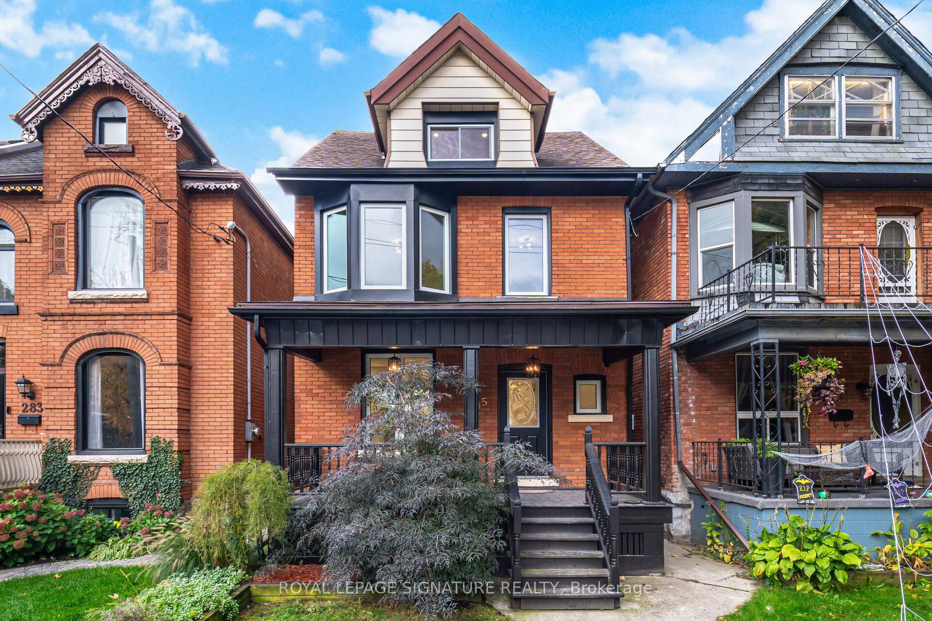 Front of 285 Charlton Avenue W